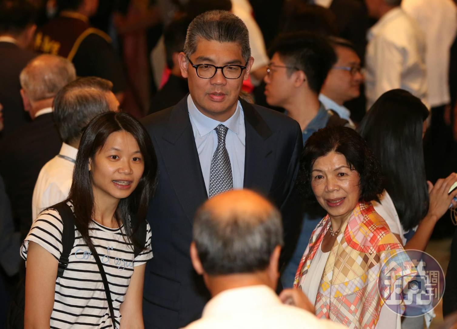 連勝文嘲諷昔日對手柯文哲,「若他願專心當網紅,我其實滿願意做他的經紀人。」