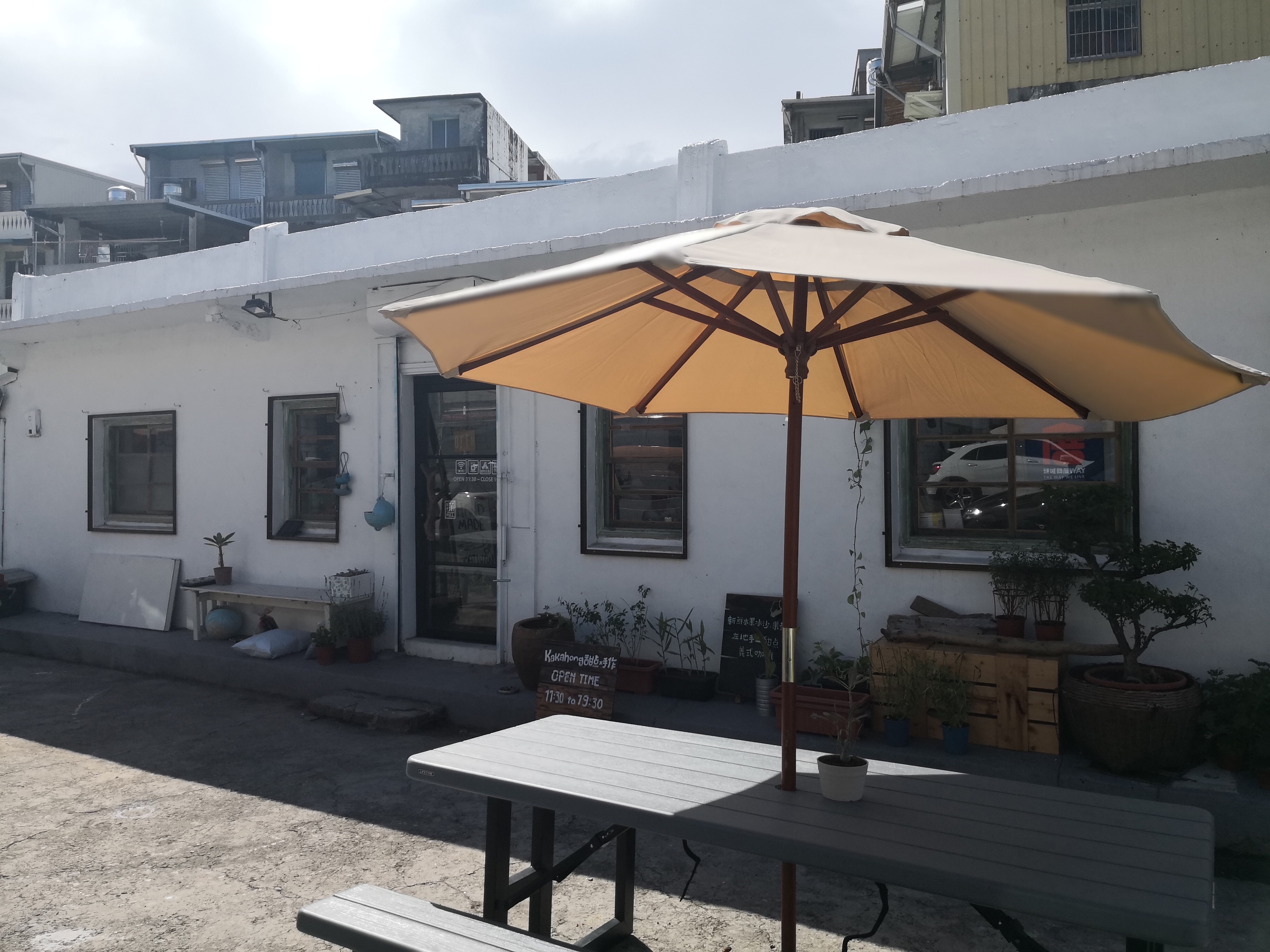 看似大文青氣息的一間白屋，骨子裡其實超熱血。