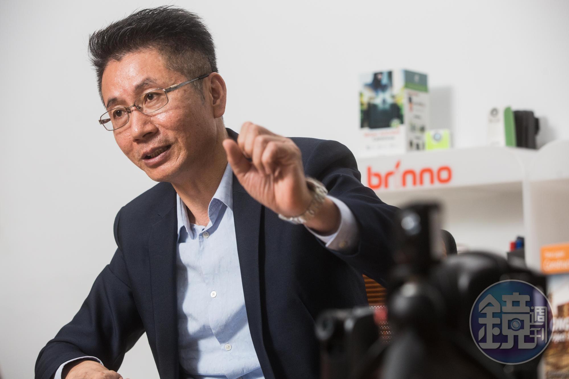 陳世哲退伍後考取美商,曾數次擊敗IBM、達梭等大廠,爭取到台翔航太、三陽工業等訂單。