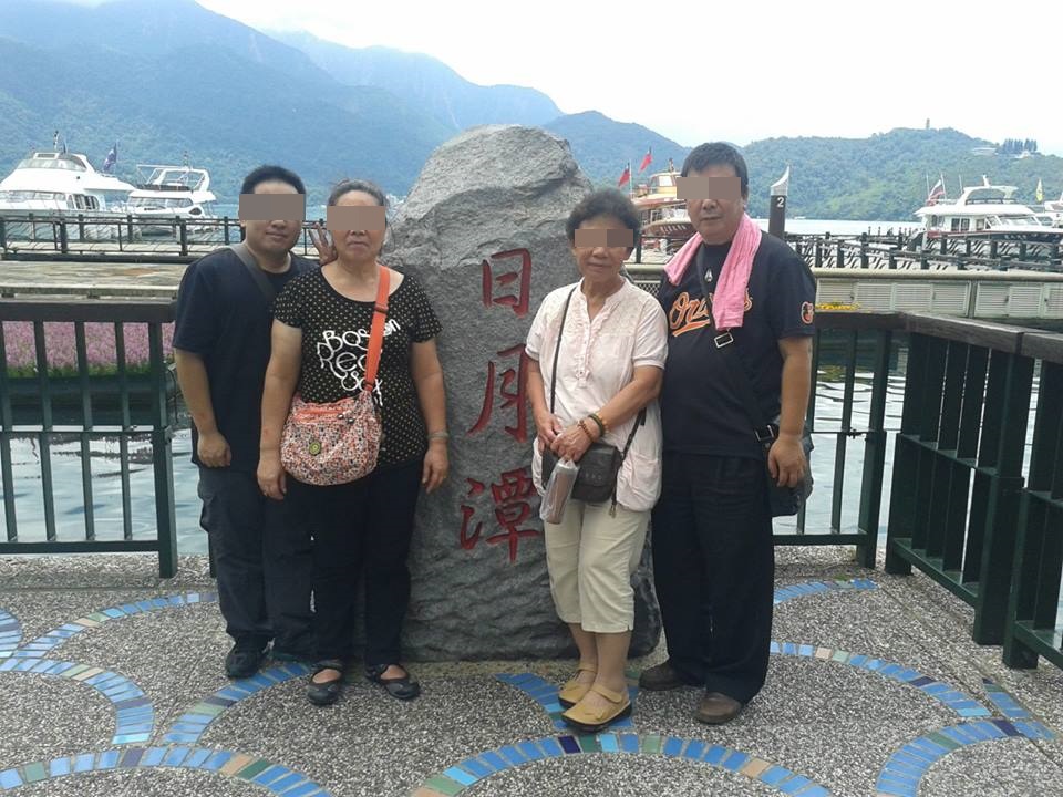 渉嫌行兇的林男（左一）曾與李家人開心去日月潭旅遊。（翻攝畫面）