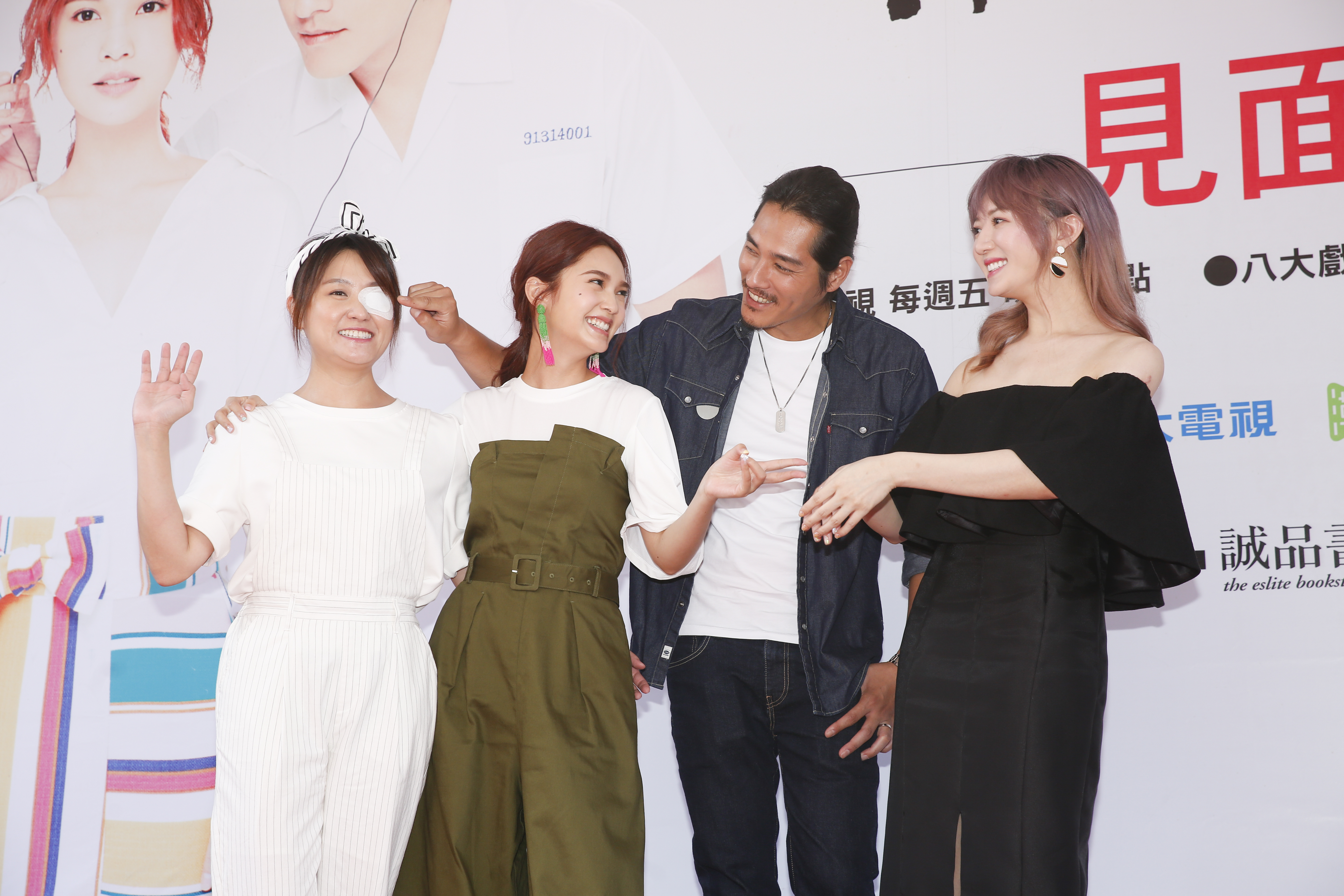 《前男友不是人》主要演員李杏（右起）、藍正龍、楊丞琳、海裕芬今一同出席簽書會。