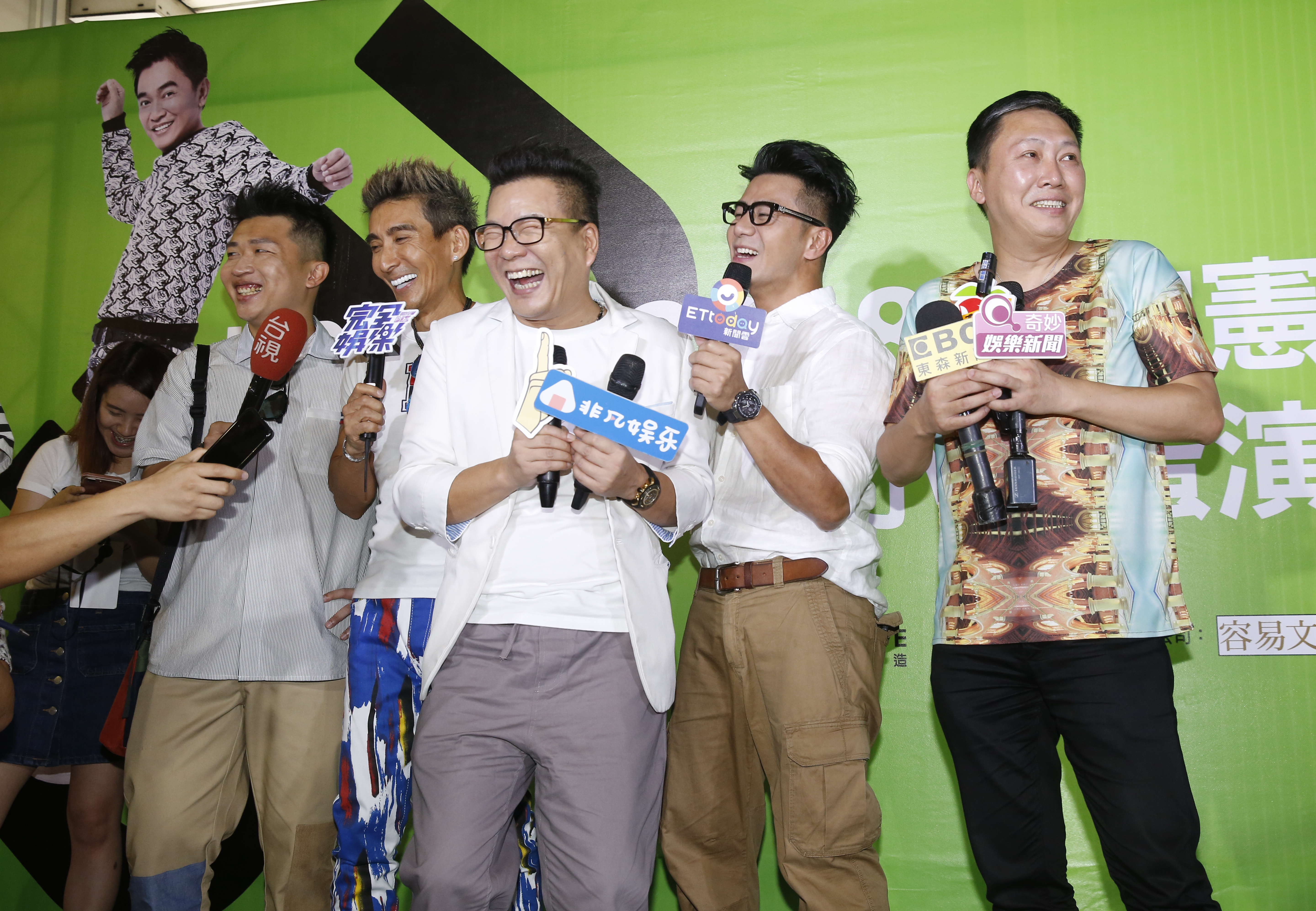 台灣的綜藝咖這兩天都聚集在小巨蛋參與吳宗憲演唱會。