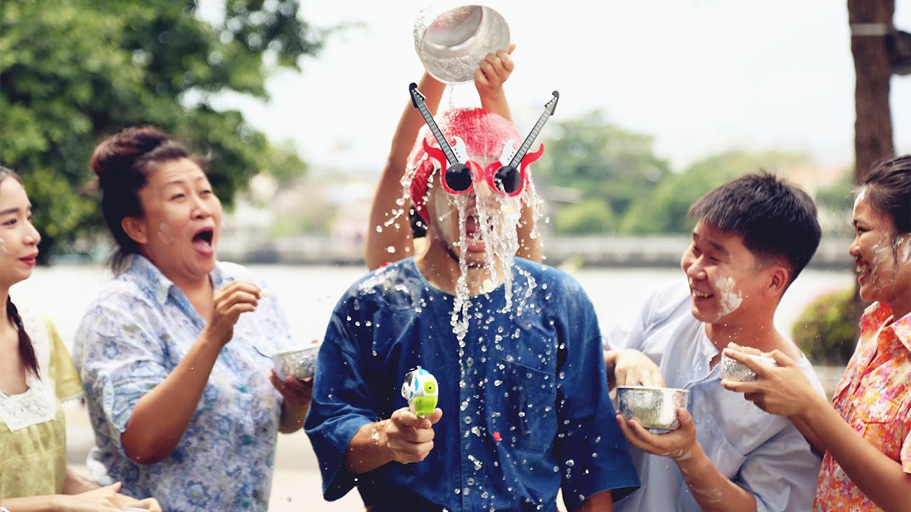 黃明志創作的〈泰國恰恰〉〈飄向北方〉〈東京盆踊り2020〉在網路有千萬至上億點閱率。（翻攝自YouTube）