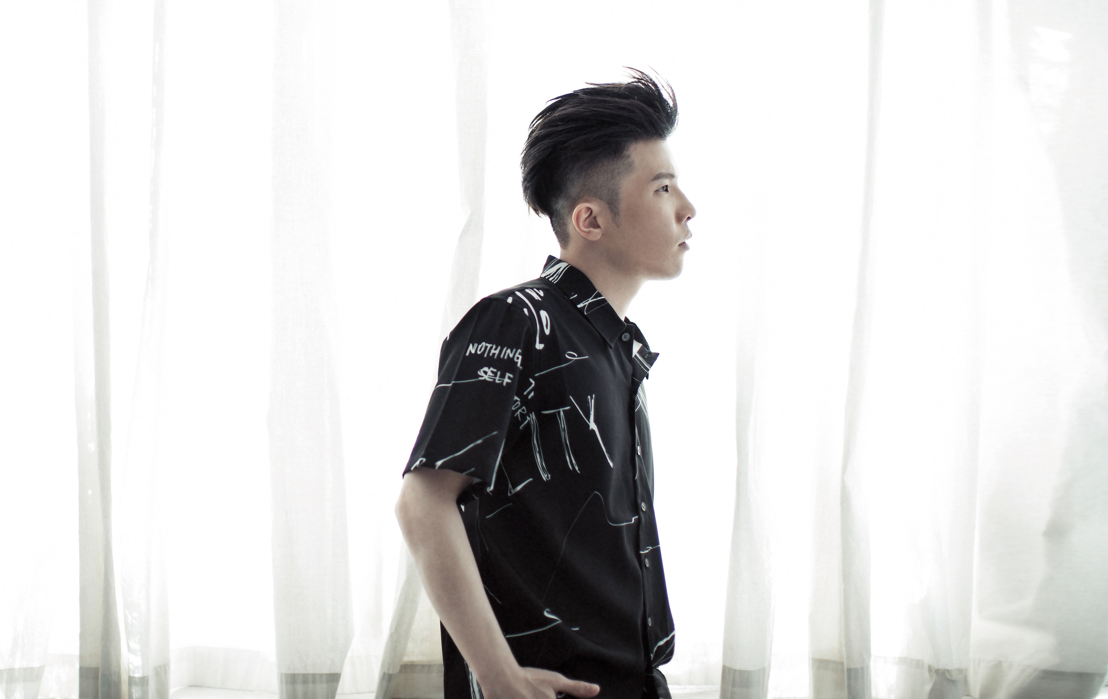 曾與許多藝人合作，配唱過的對象包括各大天王、天后，小宇說這過程讓人很自在，「不用太顧忌太多人的感受，只要顧忌眼前的合作對象。不管是文字上，還是人與人之間，都能很自在去溝通。」 