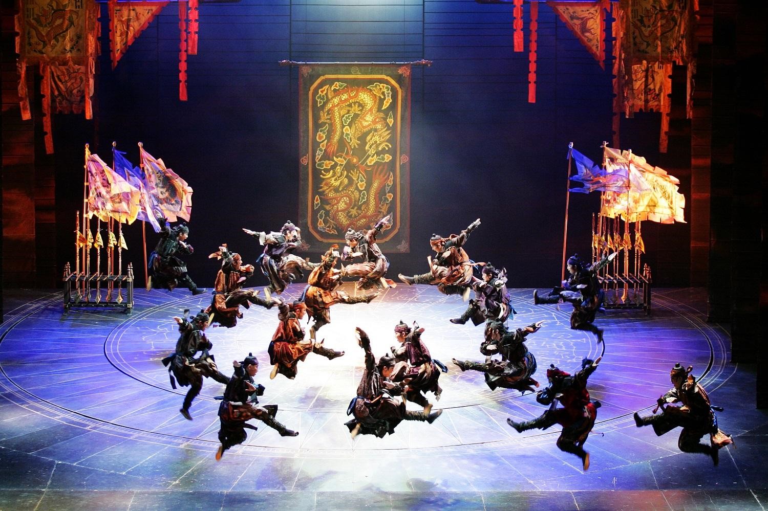 《明成皇后》是韓國首部原創大型音樂劇，也是首部登上百老匯舞台的韓國音樂劇。（首爾藝術中心提供）