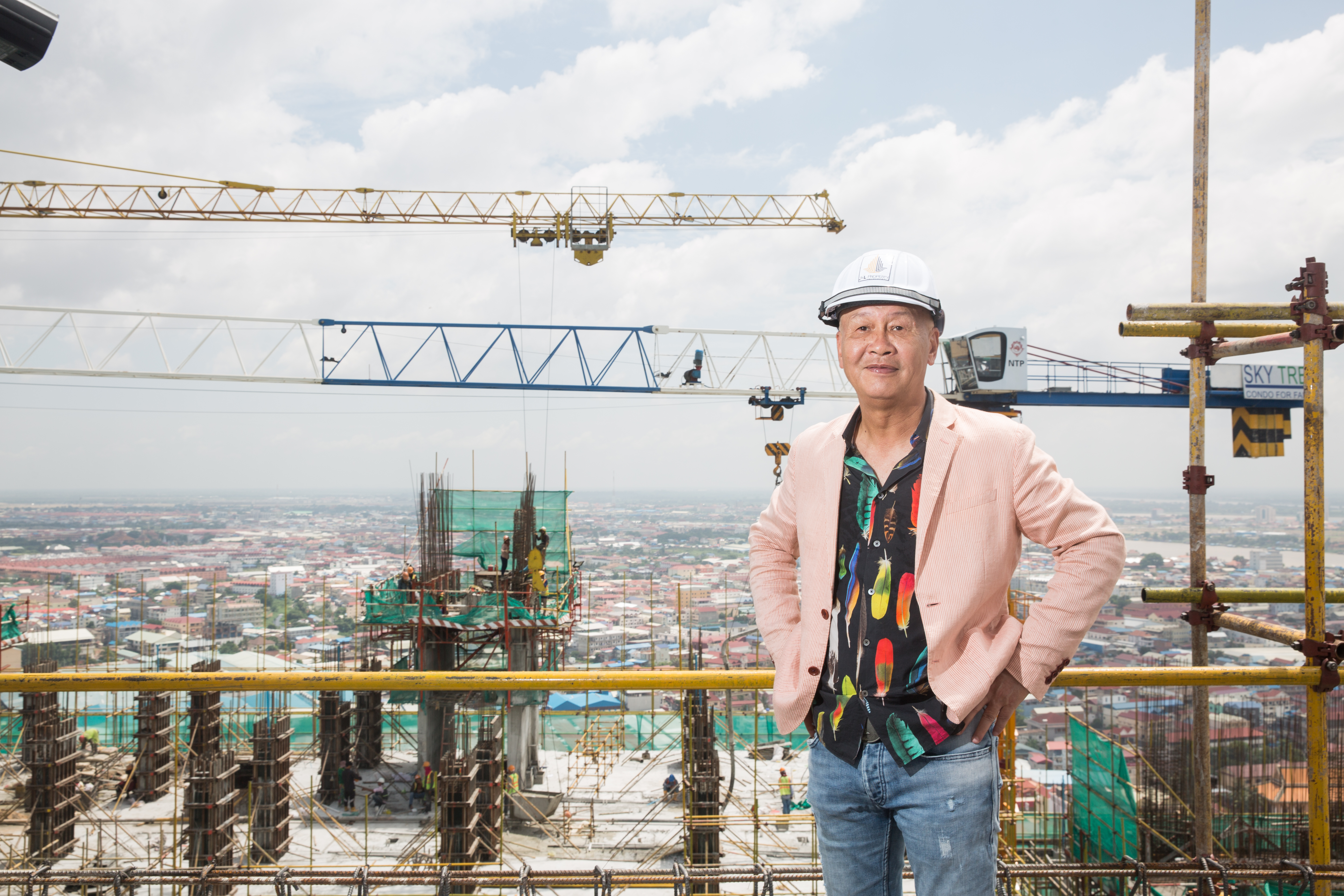 站在Sky Tree即將封頂的32層頂樓，吳景亮臉上滿是自豪的神情。