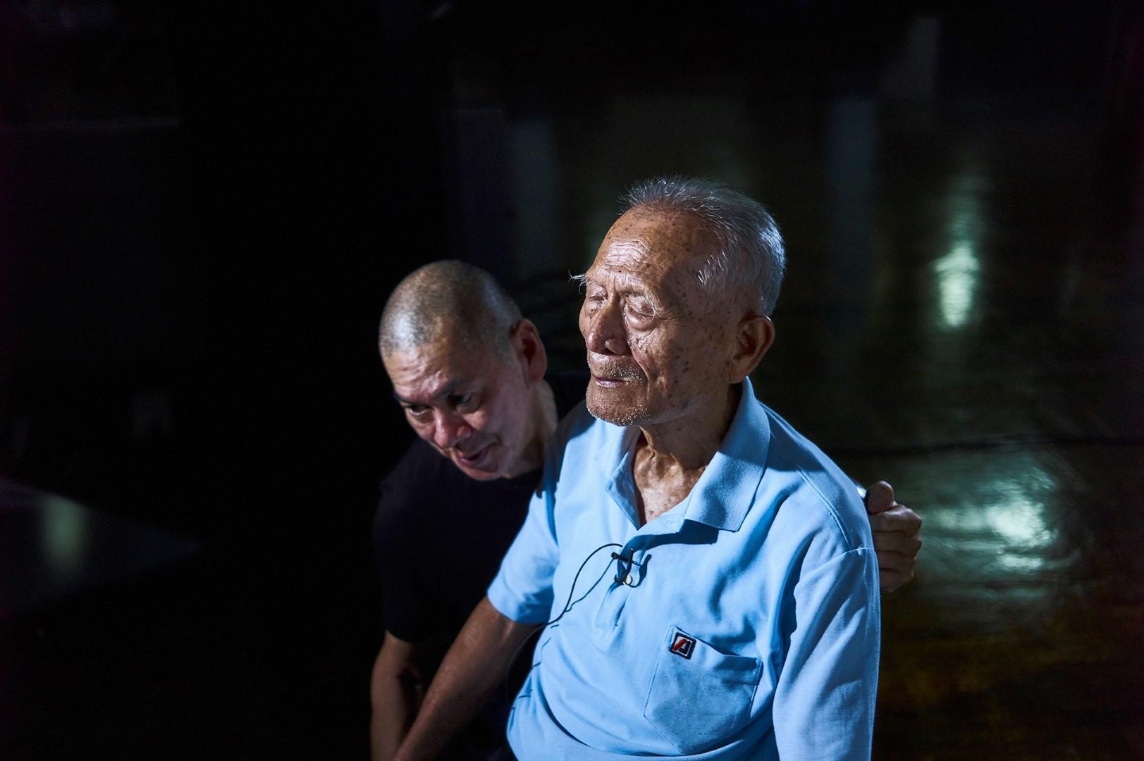 導演蔡明亮（左）在新片《你的臉》不只有老搭檔李康生，還找到12位民眾一起演出，企圖跳脫慣例。（金馬執委會提供）