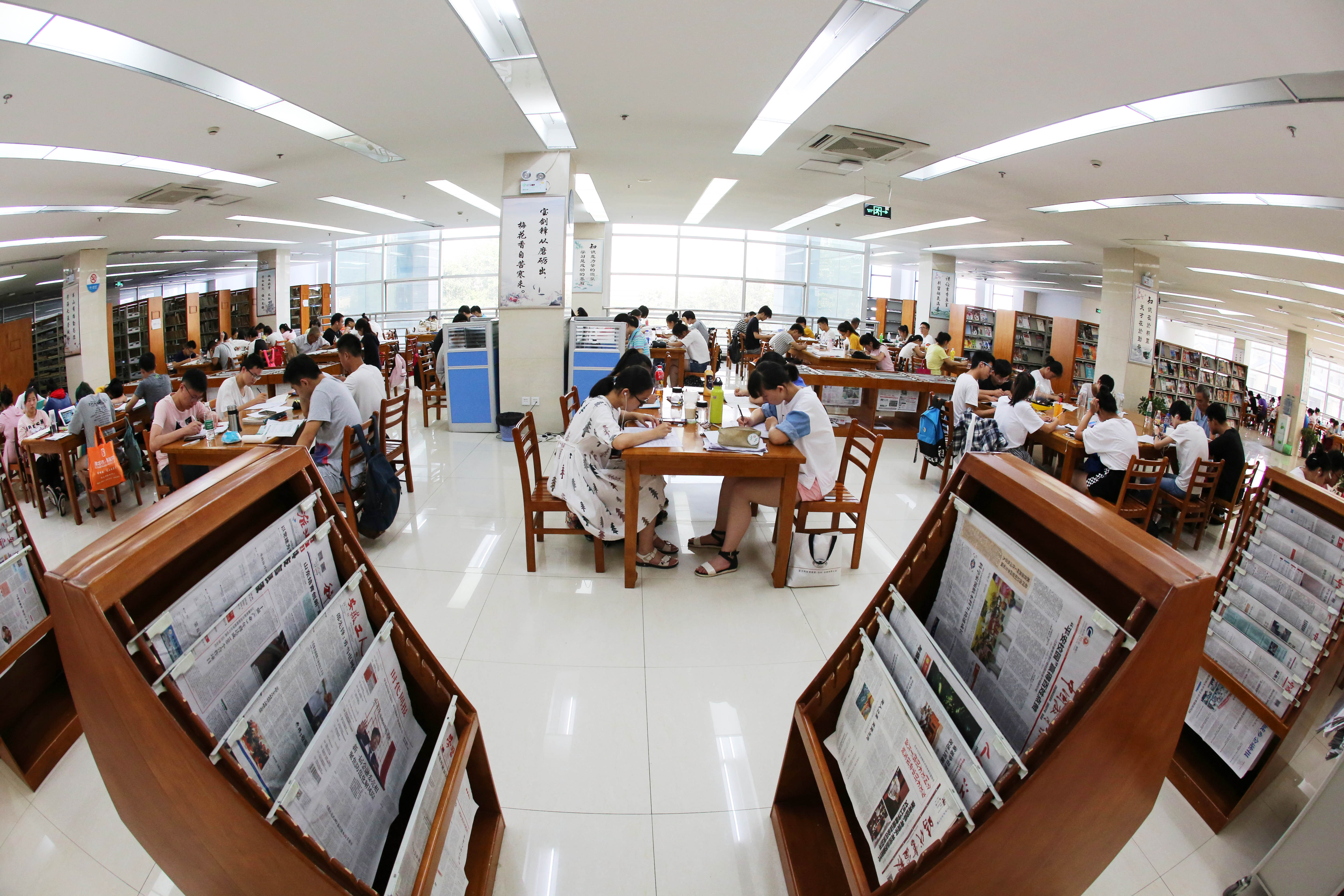 地方的圖書館功能是否已被網路書店所取代？（東方IC）