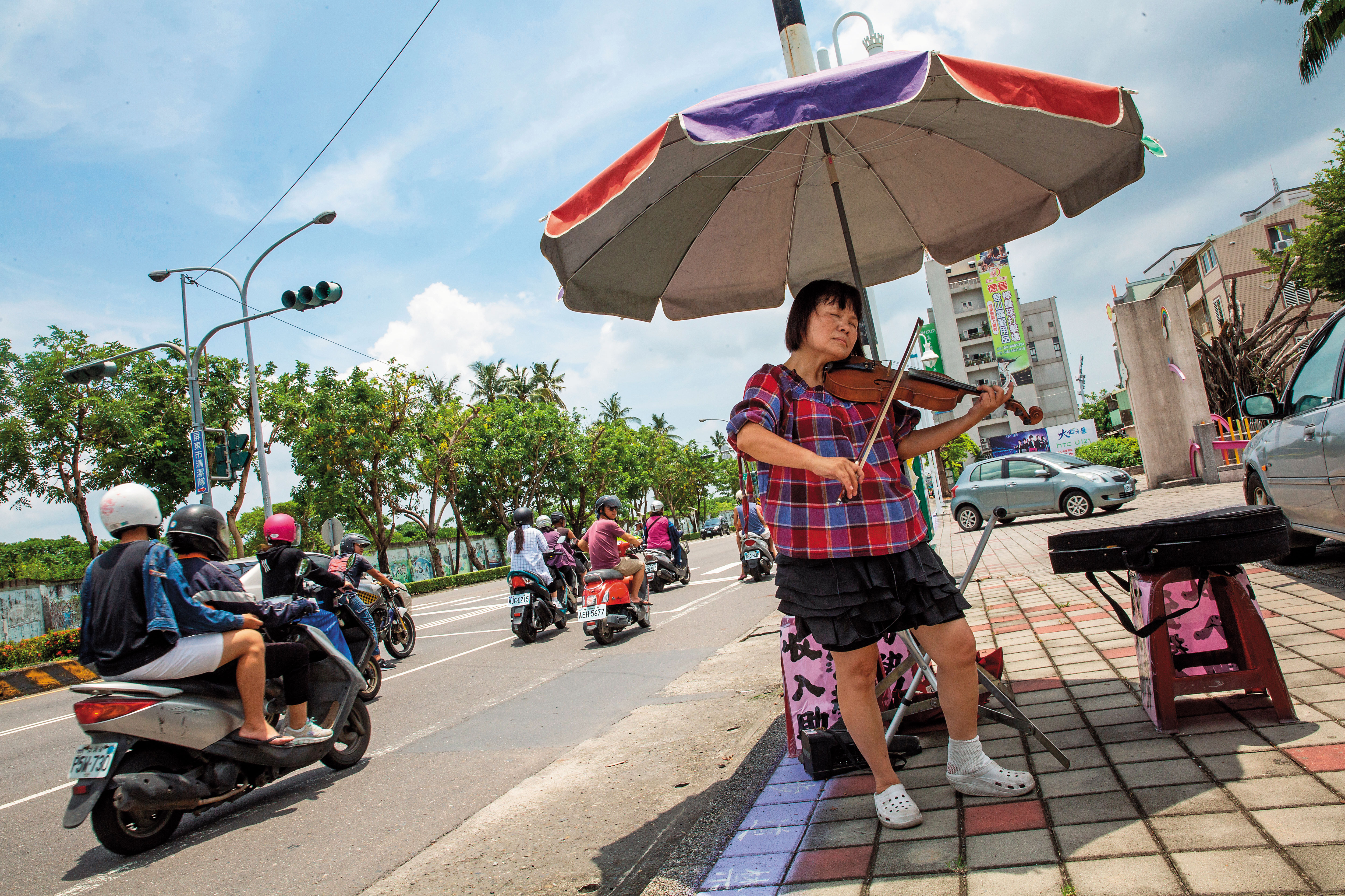 羅騰園被房東要求限期3個月搬家。有網友質疑這是否為政治迫害。