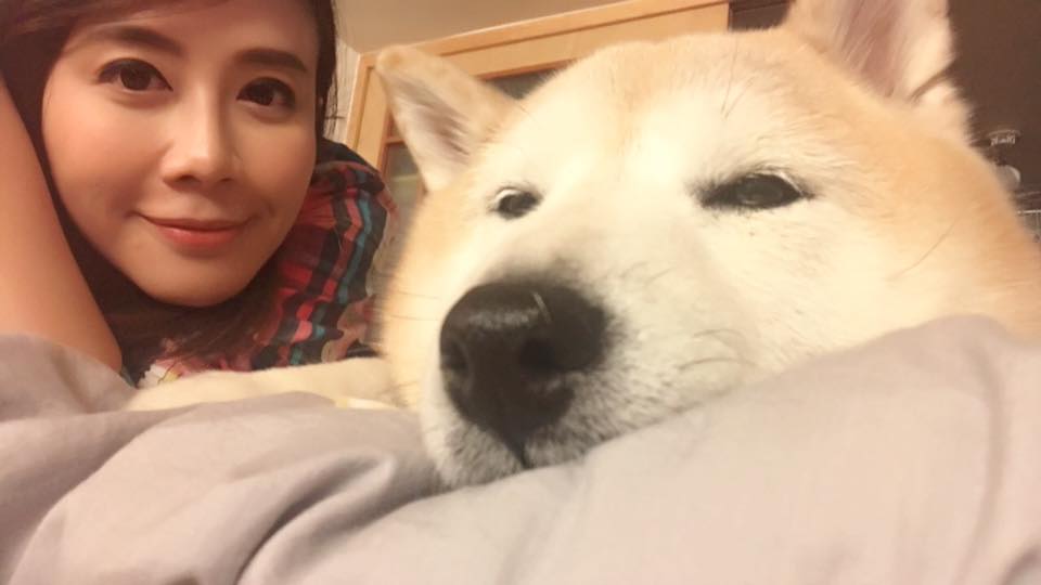 TVBS新聞台主播秦綾謙在臉書控訴「離婚都快三年好聚好散這麼難嗎？」。（取自秦綾謙Donut & Yumi粉絲團）