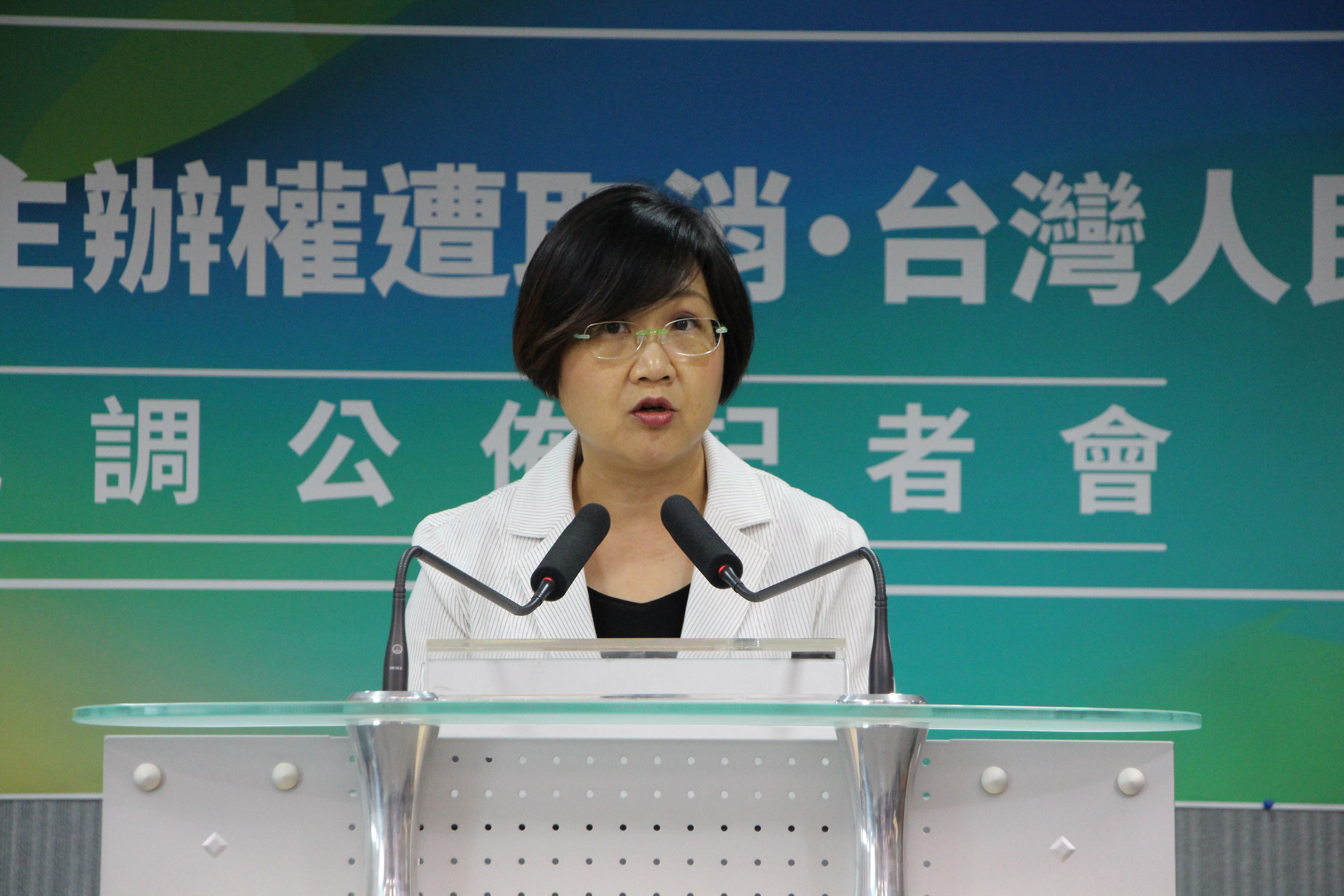民進黨副秘書長徐佳青今公布民調，高達6成民眾對東亞青年運動會主辦權遭取消感到憤怒。（民進黨提供）