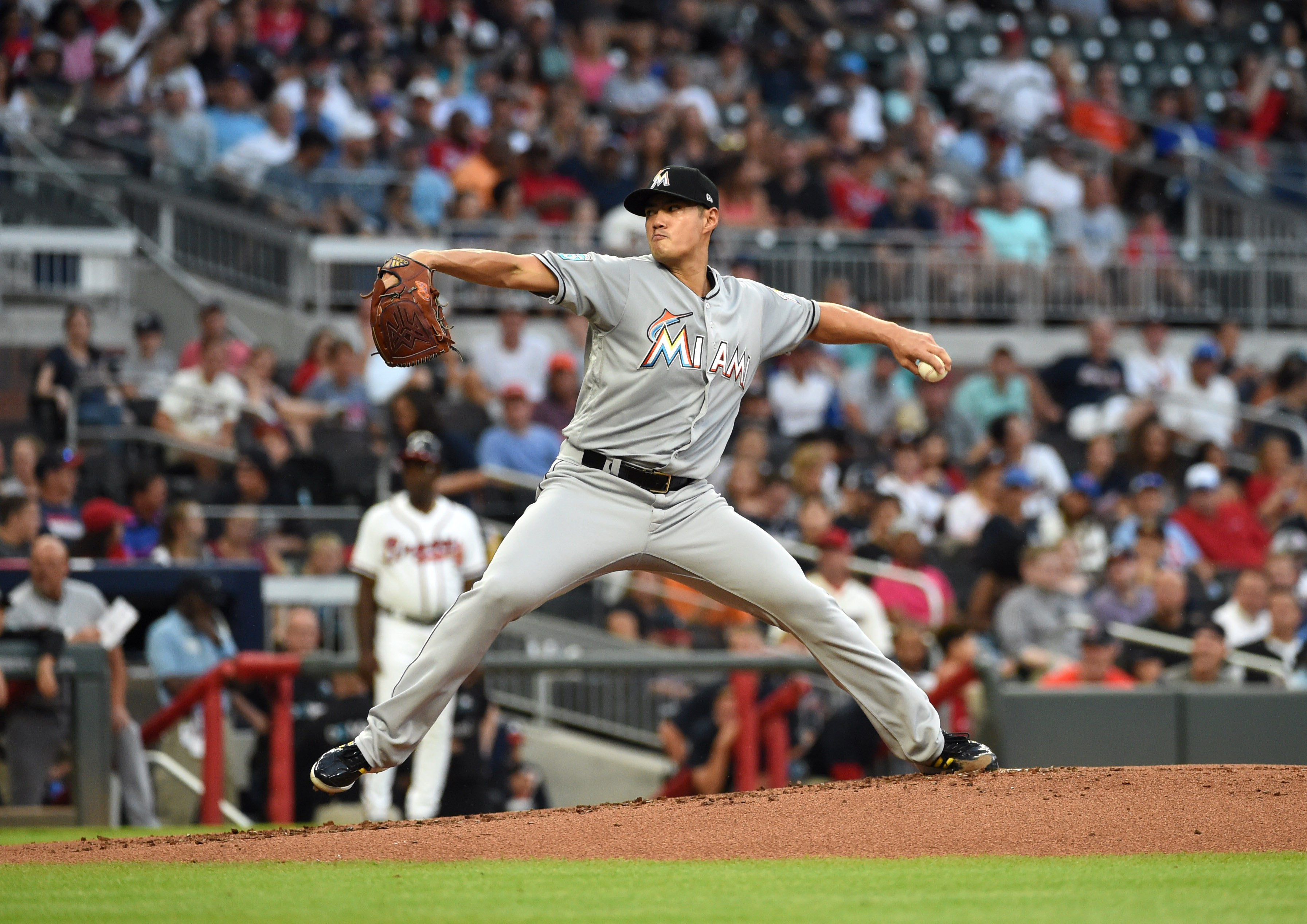 殷仔仍然無法突破「客場魔咒」，使用84投完5局丟5分，被敲5安打包含2支全壘打。（東方IC）