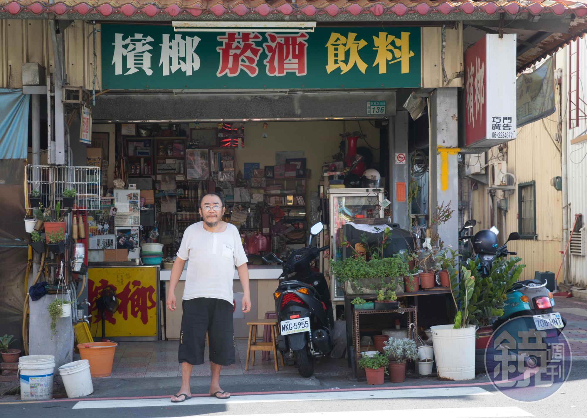 楊馬路曾和小兒子相見不相識，後來自寫訴狀要回孩子監護權。