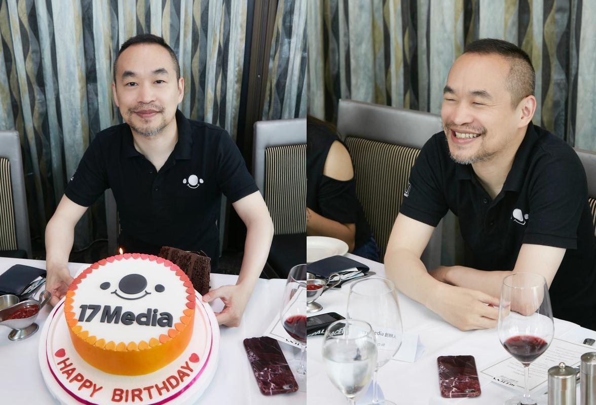 直播平台17 Media歡度3週年，全球簽約直播主達一萬人，黃立成露出開心笑容，「我在日本街頭看到17的廣告，就送欸！」（17 Media提供）