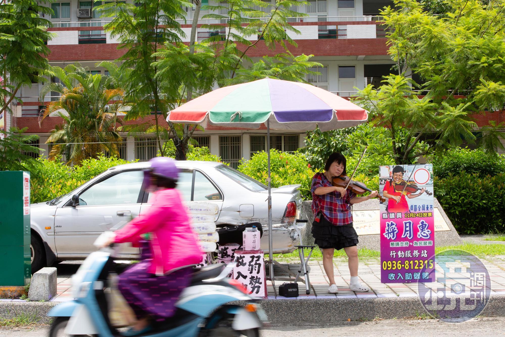 長年為羅騰園上街頭募款,蔣月惠如今話術超強。
