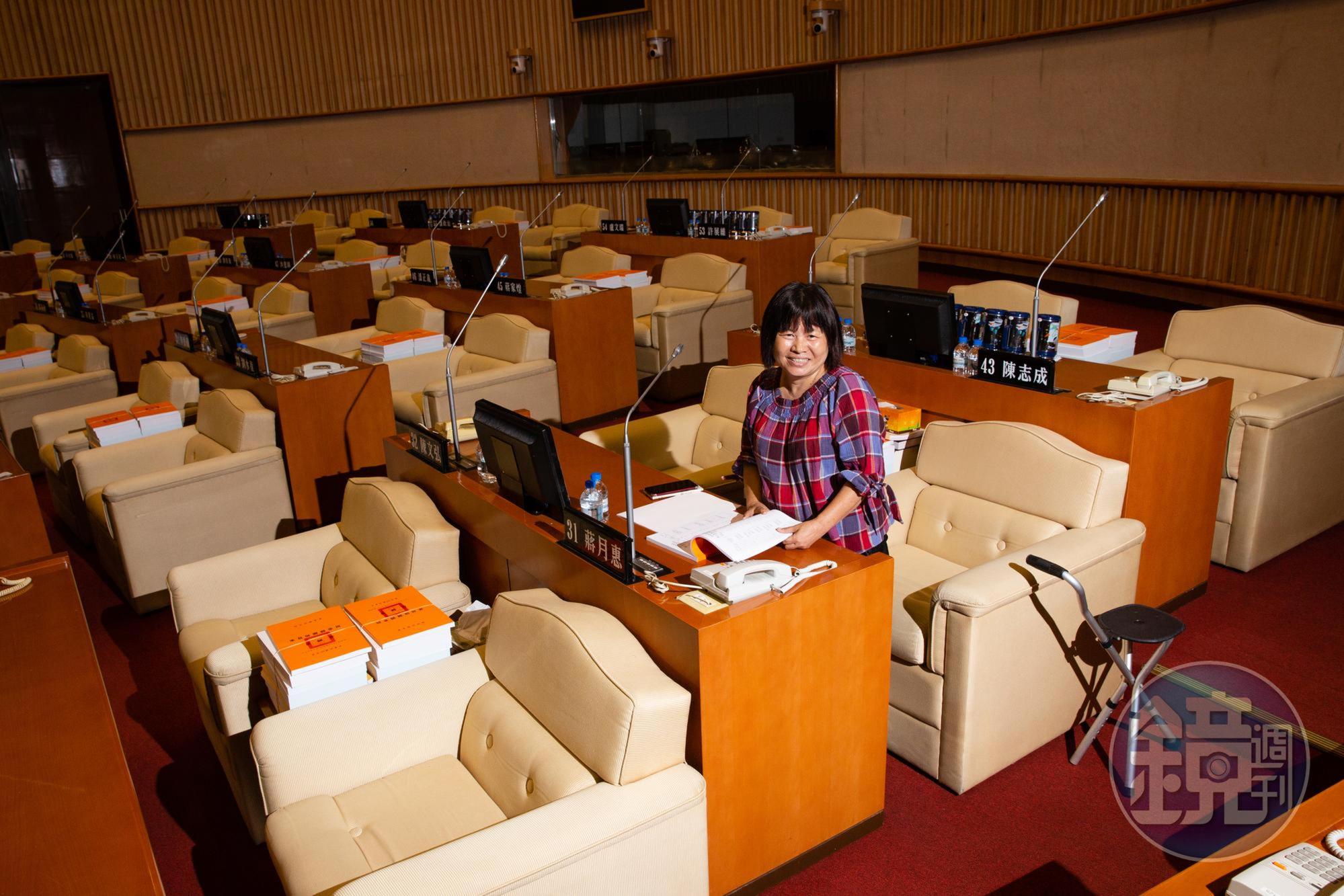 蔣月惠當選議員後四處擋人財路,被視為頭痛份子。