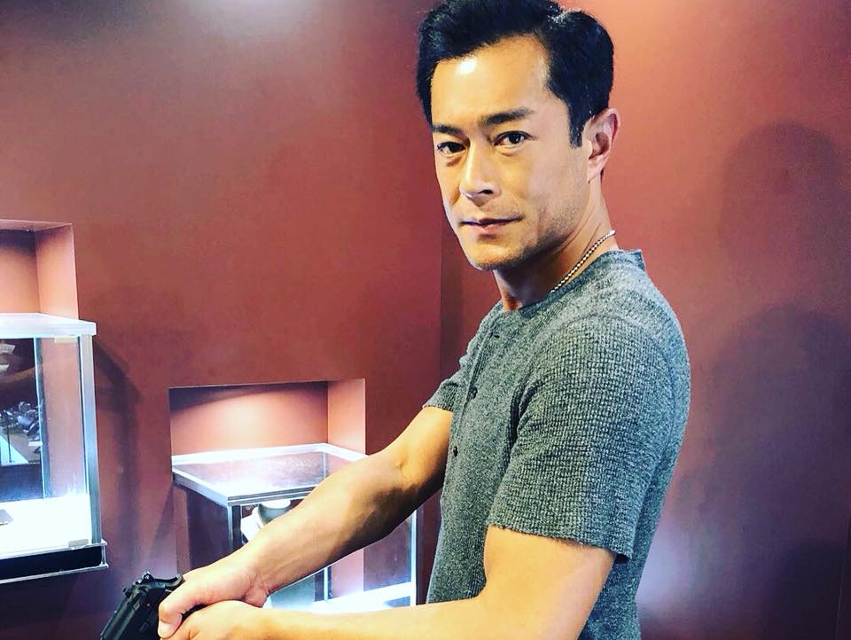 古天樂主演的電影《犯罪現場》昨天開鏡，他覺得大熱天拍冬天戲真的很辛苦。（翻攝自古天樂臉書）