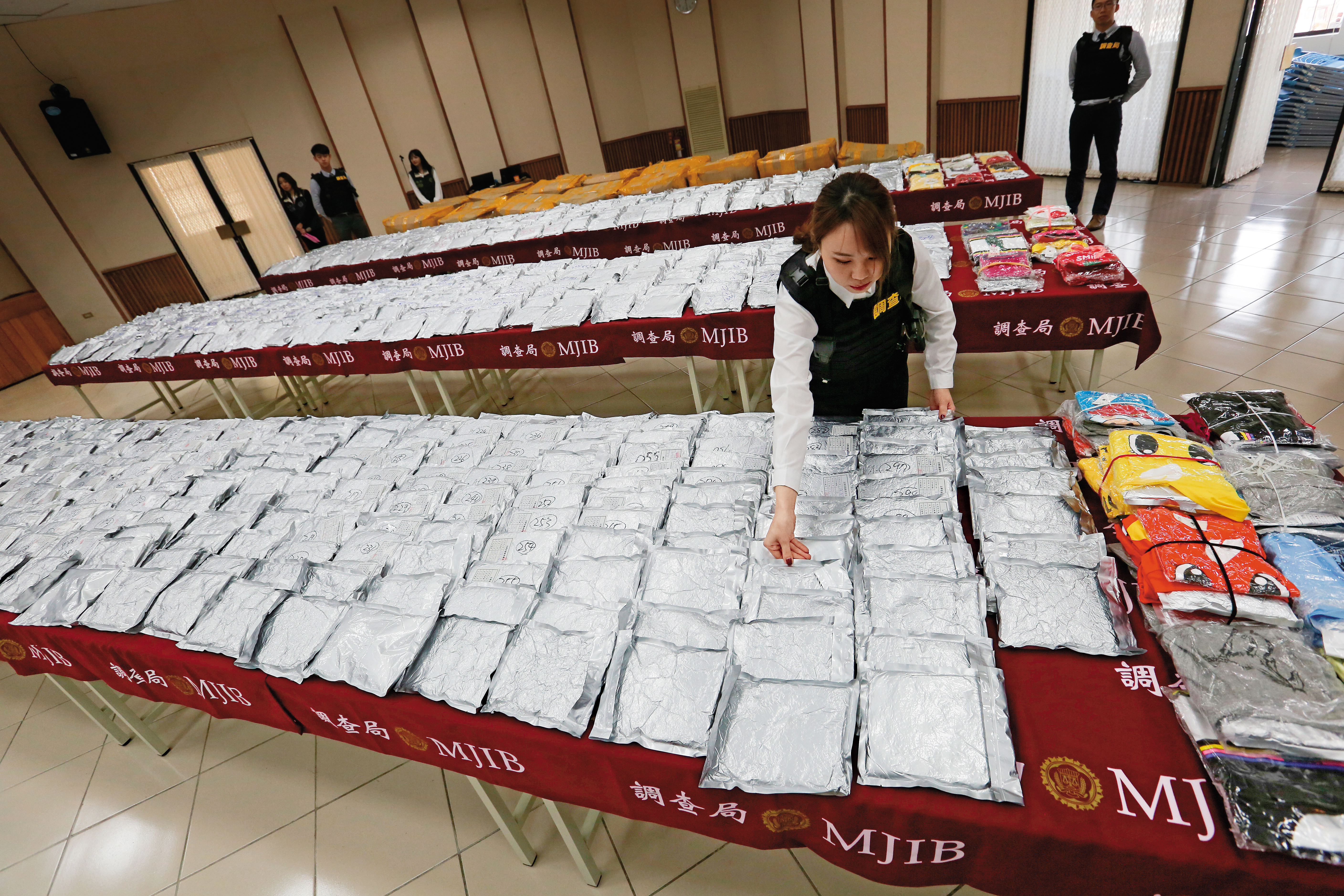 調查局近年屢破製毒工廠,查扣大批有毒化學原料,繳出亮眼緝毒成績單。