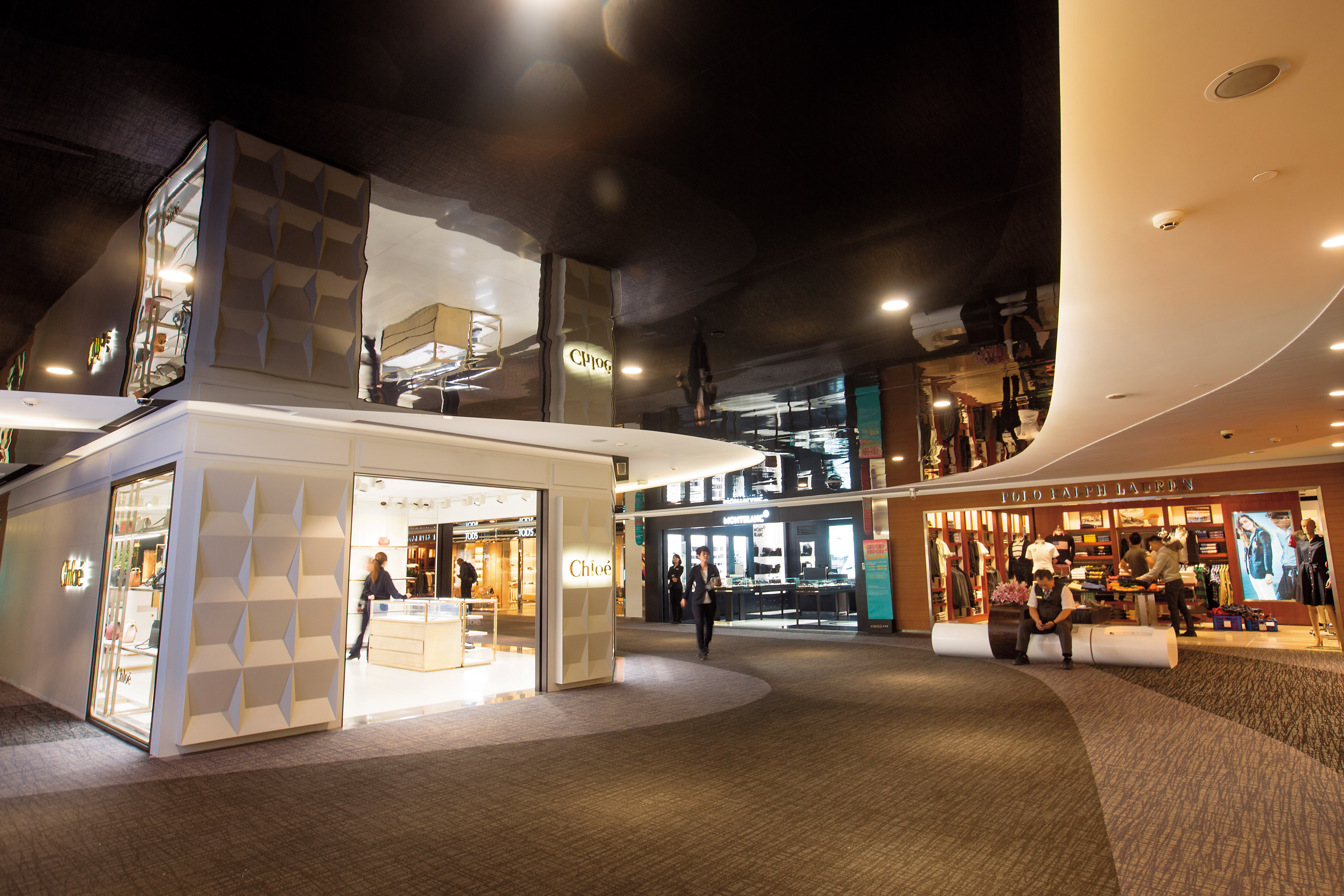 桃園機場第二航站免稅店招標案,因為商機雄厚,搶標激烈。