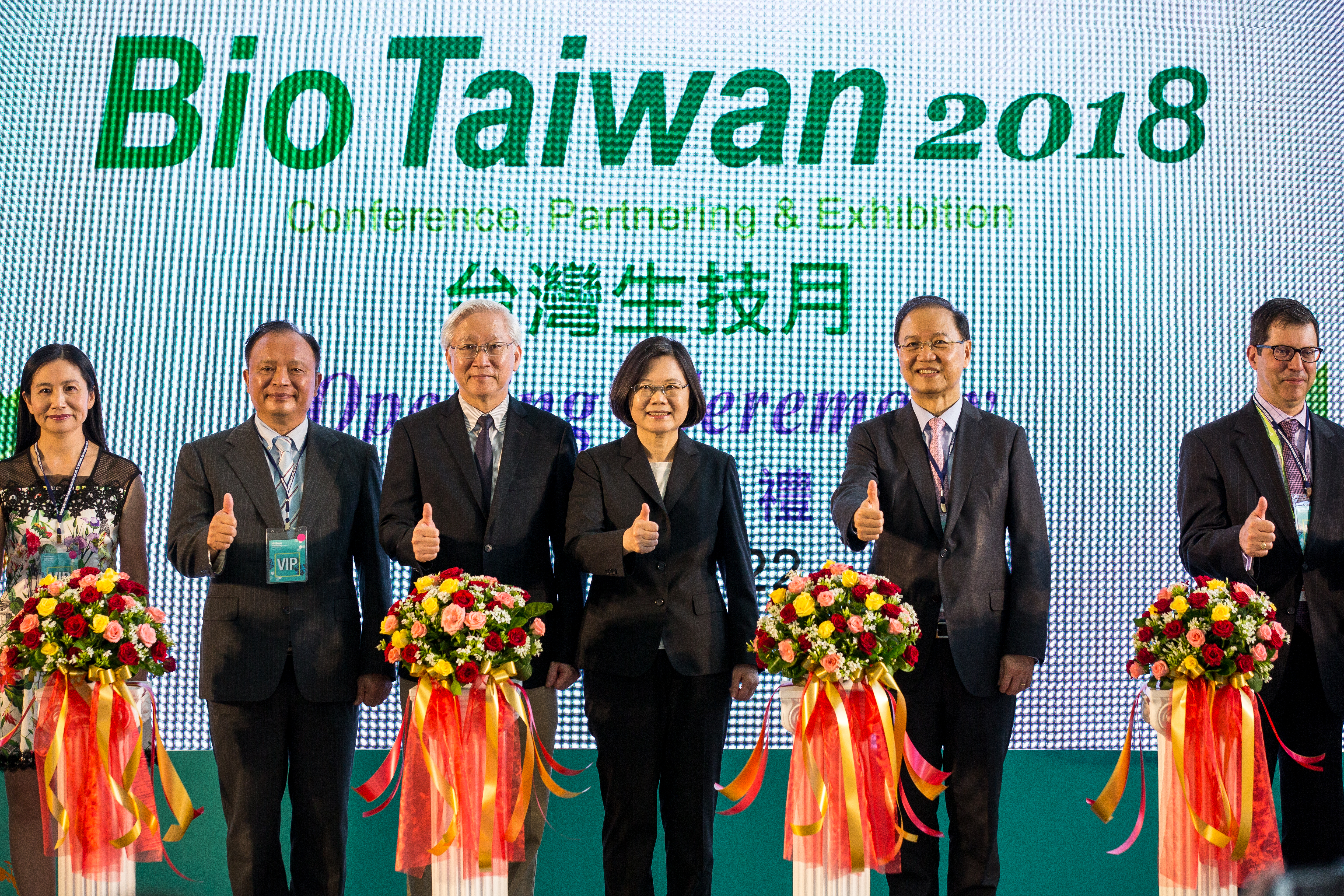 7月中旬舉行的生技月，總統蔡英文(右3)親自出席站台，顯見政府對於發展生技業的重視。