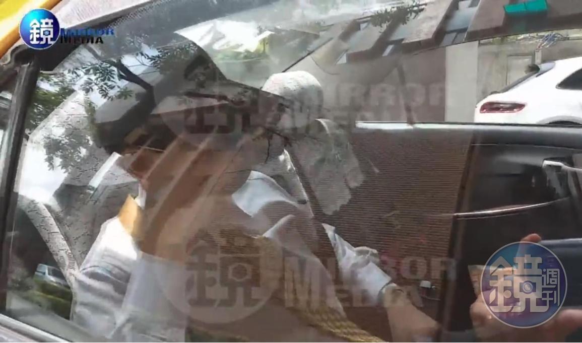 花蓮地檢署濫權檢查官林俊佑今(1日)赴法務部檢審會陳述意見,一度傳出將調職澎湖,如今確定遭重懲停職。