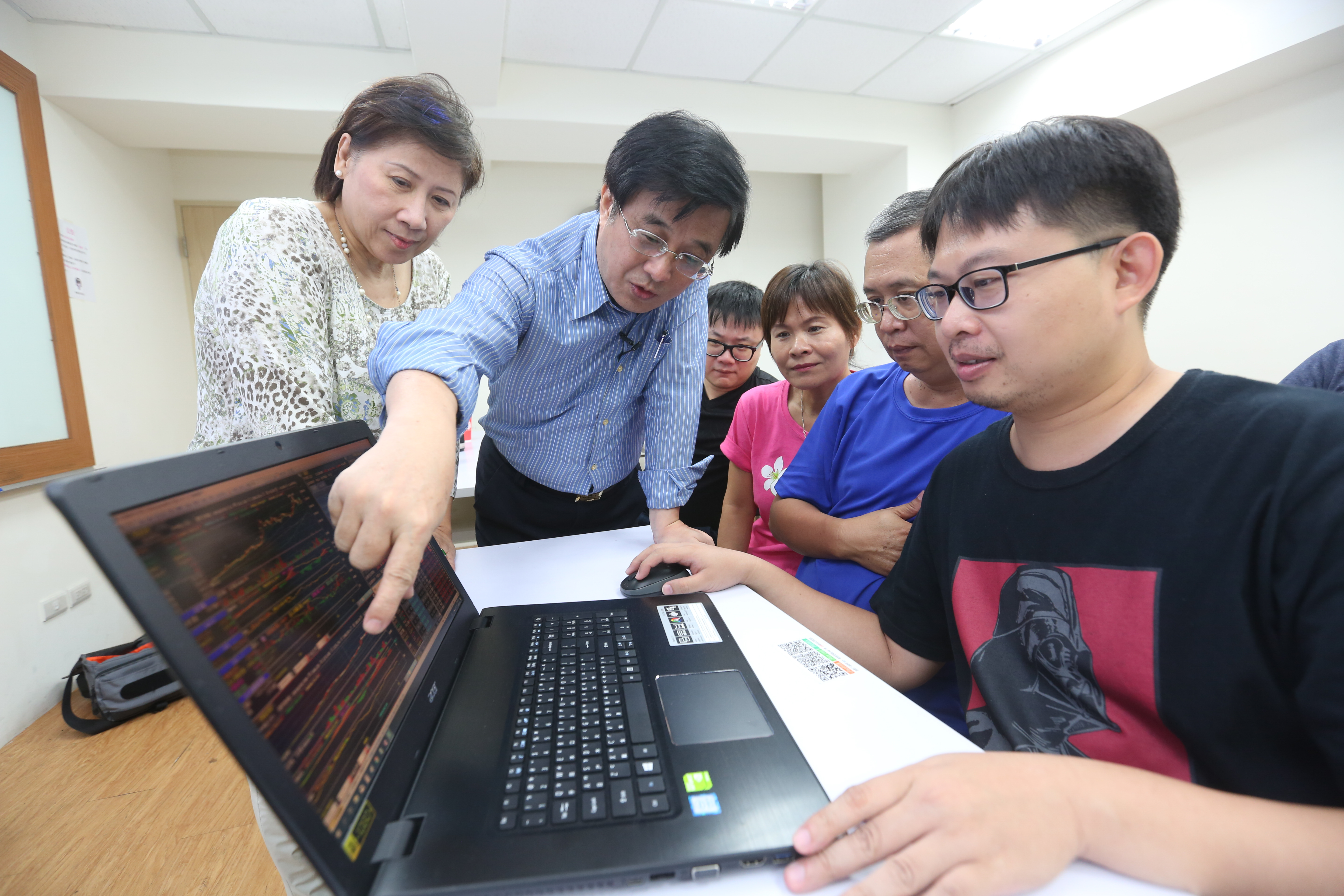 遨遊股海30年的陳昶飛強調，沒有一個技術指標百分百準確，股票漲跌都是機率問題。