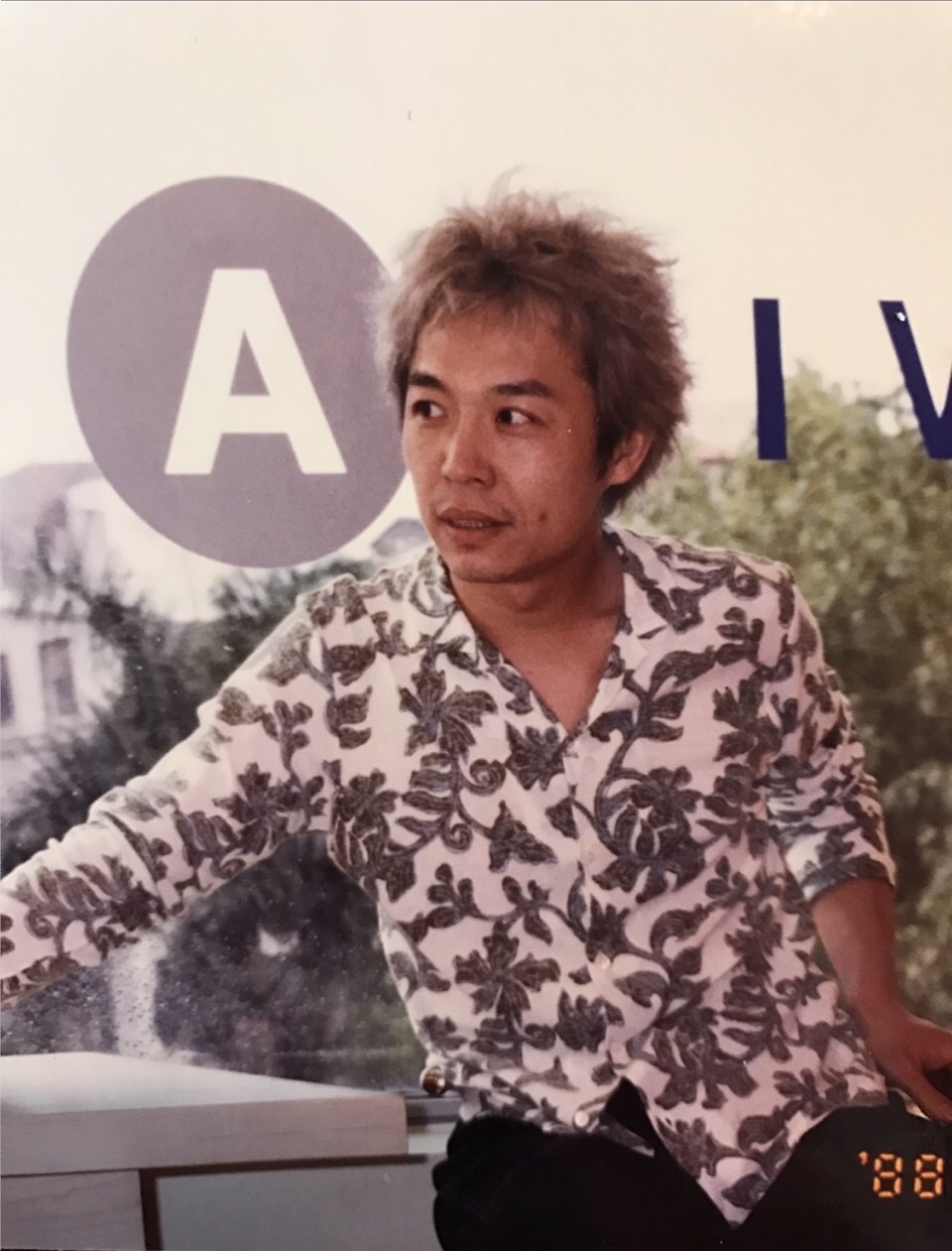 1989年,鄧泰華創辦斐瑟,為了拚事業,客人越接越多,剪得也越來越快。(斐瑟提供)