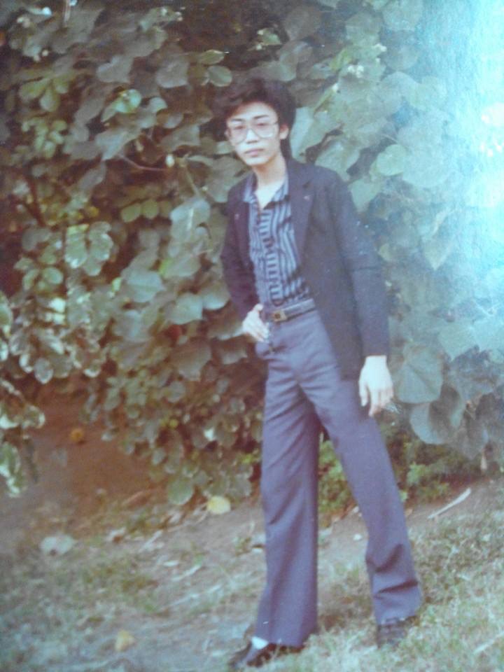 二十歲左右的楊馬路,身形纖瘦,他形容當時是「玉樹臨風」。(楊馬路提供)