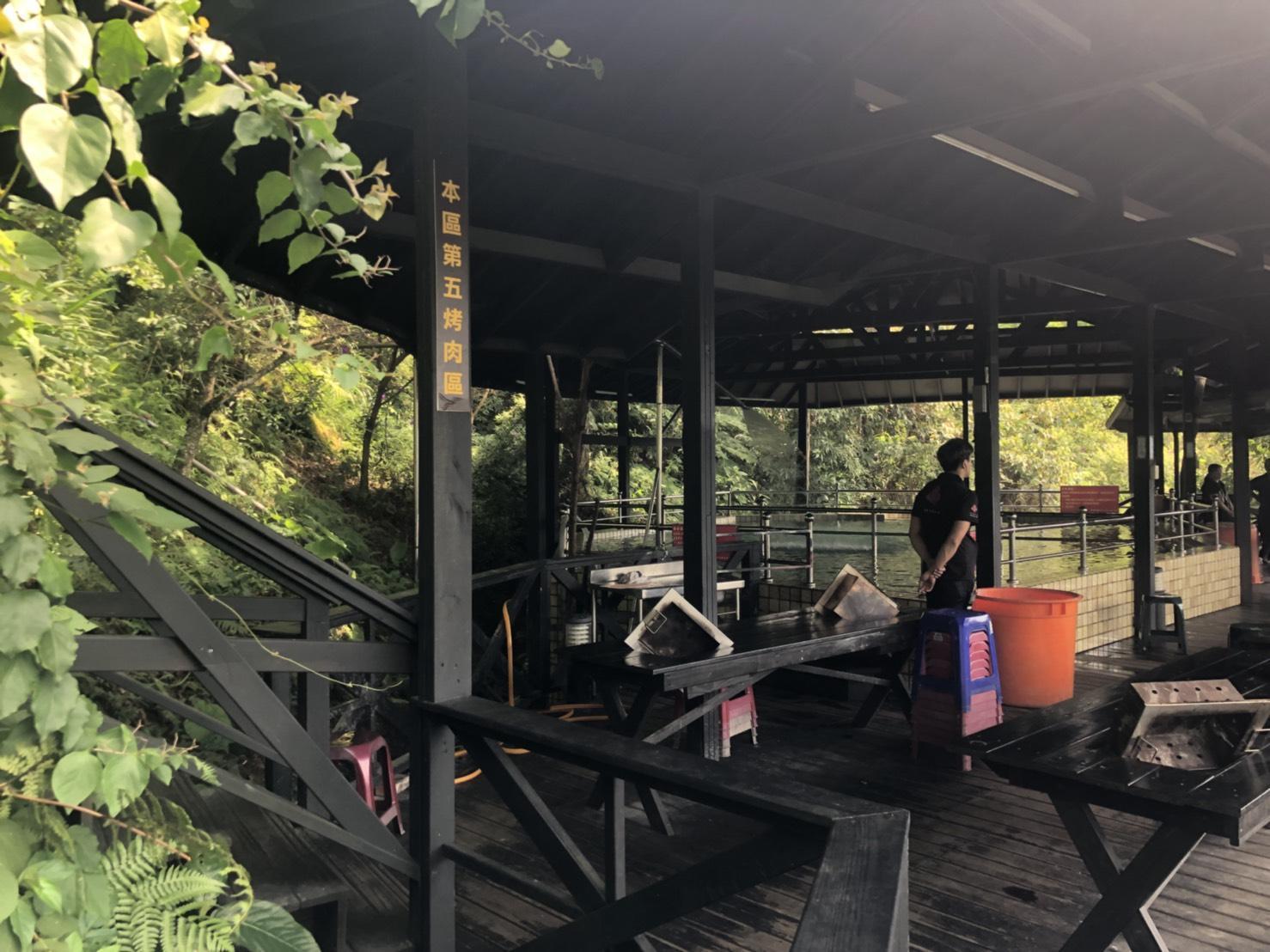 三峽區花岩山林民宿餐廳下午1時50分左右,發生一起男童溺水意外。(翻攝畫面)