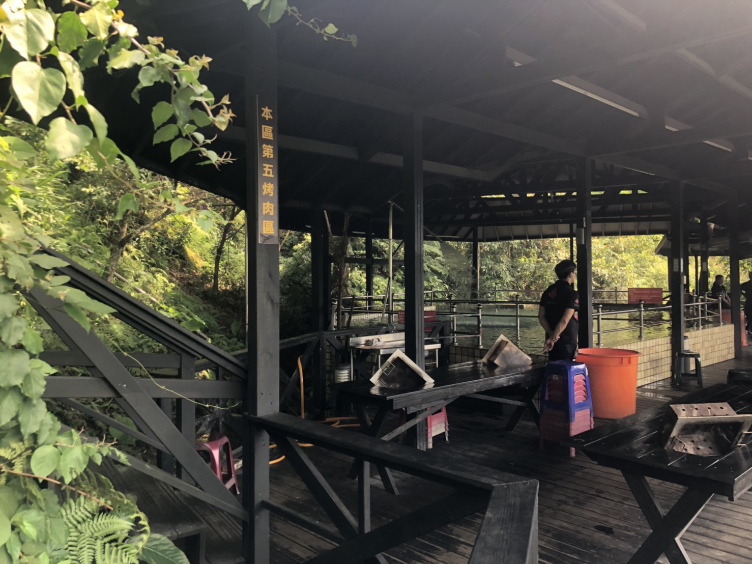 三峽區花岩山林民宿餐廳下午1時50分左右,發生一起男童溺水意外。(翻攝畫面)