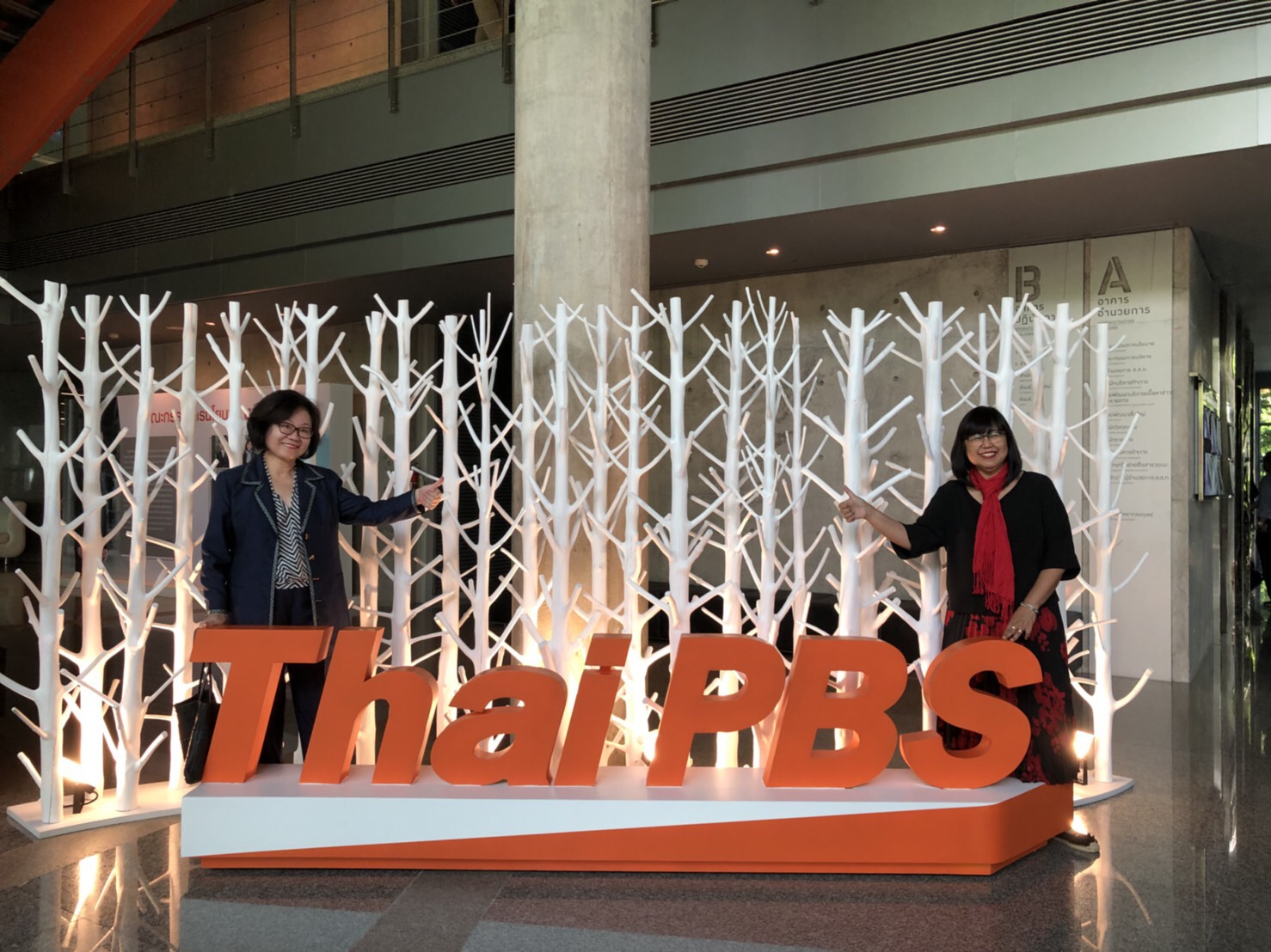 公視董事長陳郁秀赴泰國公視交流並促成未來交換節目、共同製作的合作。（右：泰國公視董事長蘇達拉）（公視提供）