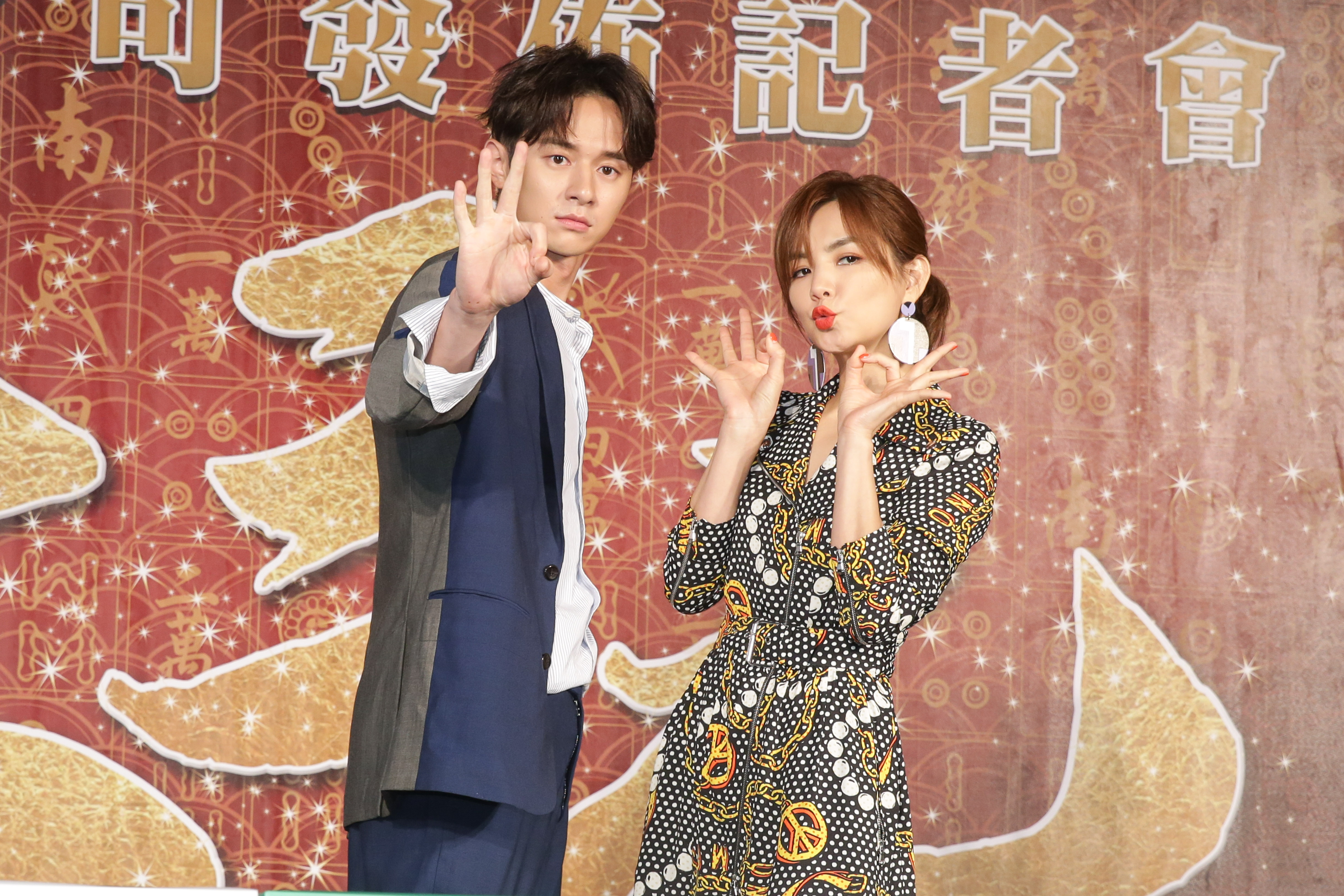 Ella（右）與張軒睿在《大三元》片中談起姊弟戀，她說：「反正我跟誰演都是姊弟戀！」