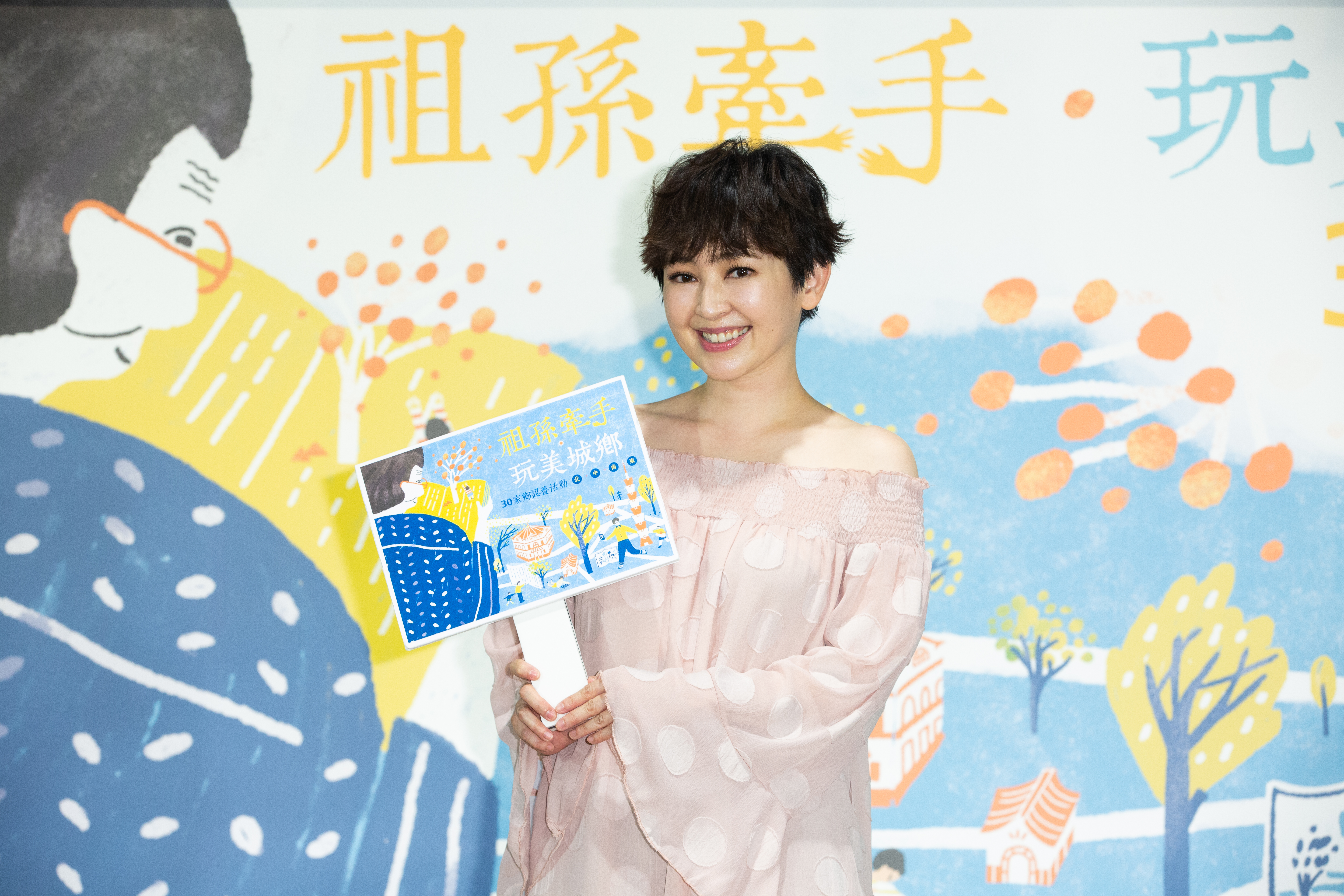 蔡燦得計畫在50歲後轉入幕後工作，43歲的她笑說：「應該還有20多年才到吧！」