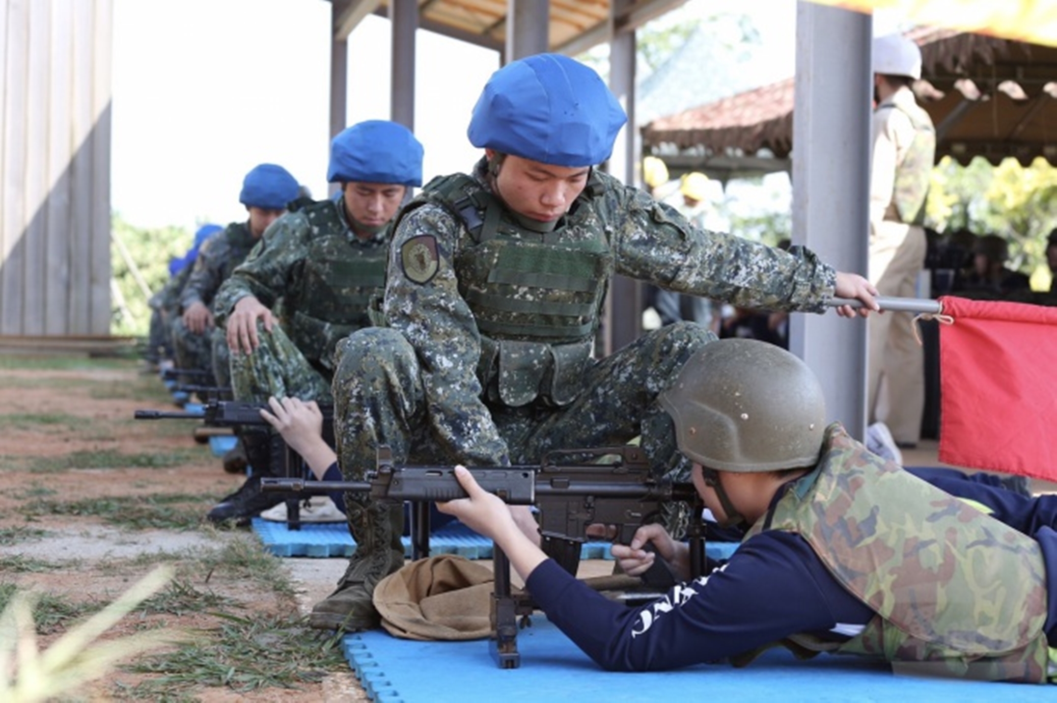 2015至2017年期間「因事出國」合計超過6.1萬人，占全部教召核免人數約7成7。（軍聞社提供）