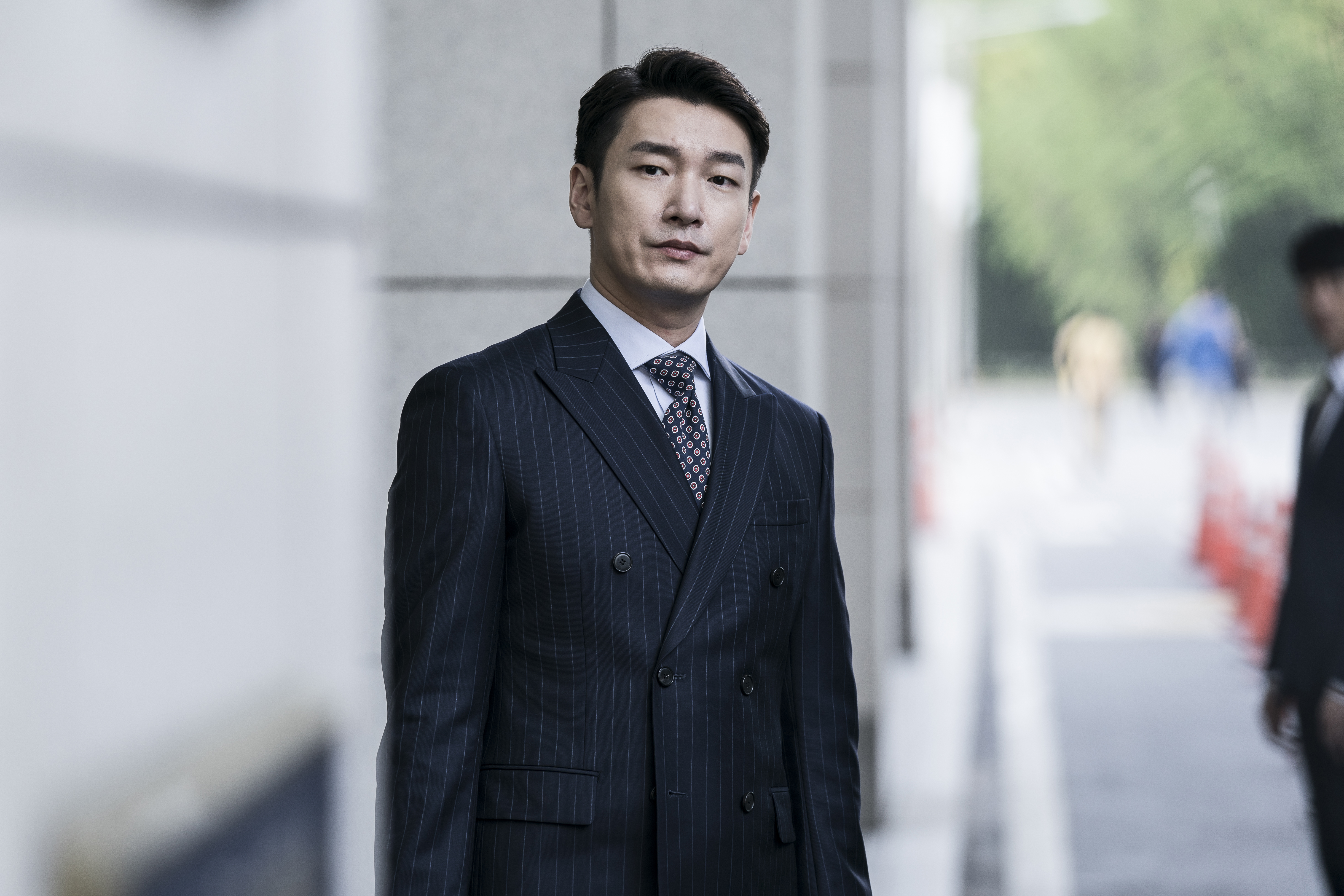 曹承佑扮演新上任的醫院院長，他只聽命於財團，目的就是要讓醫院變成賺錢的單位，而非懸壺濟世的場所。（Netflix提供）