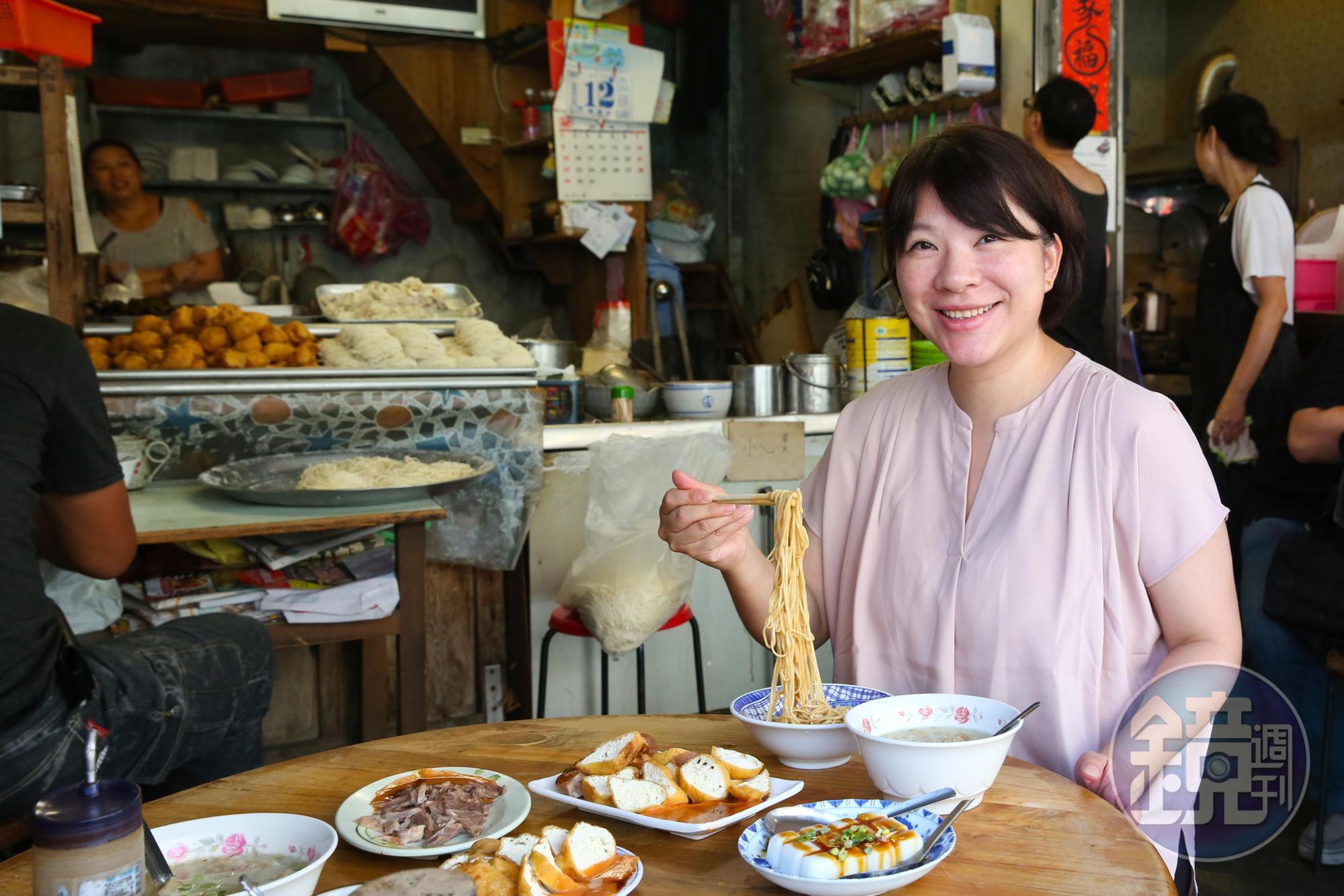 陳郁卉光顧火生麵店已有20多年，每次回宜蘭都來回味這攤樸實的家常味。