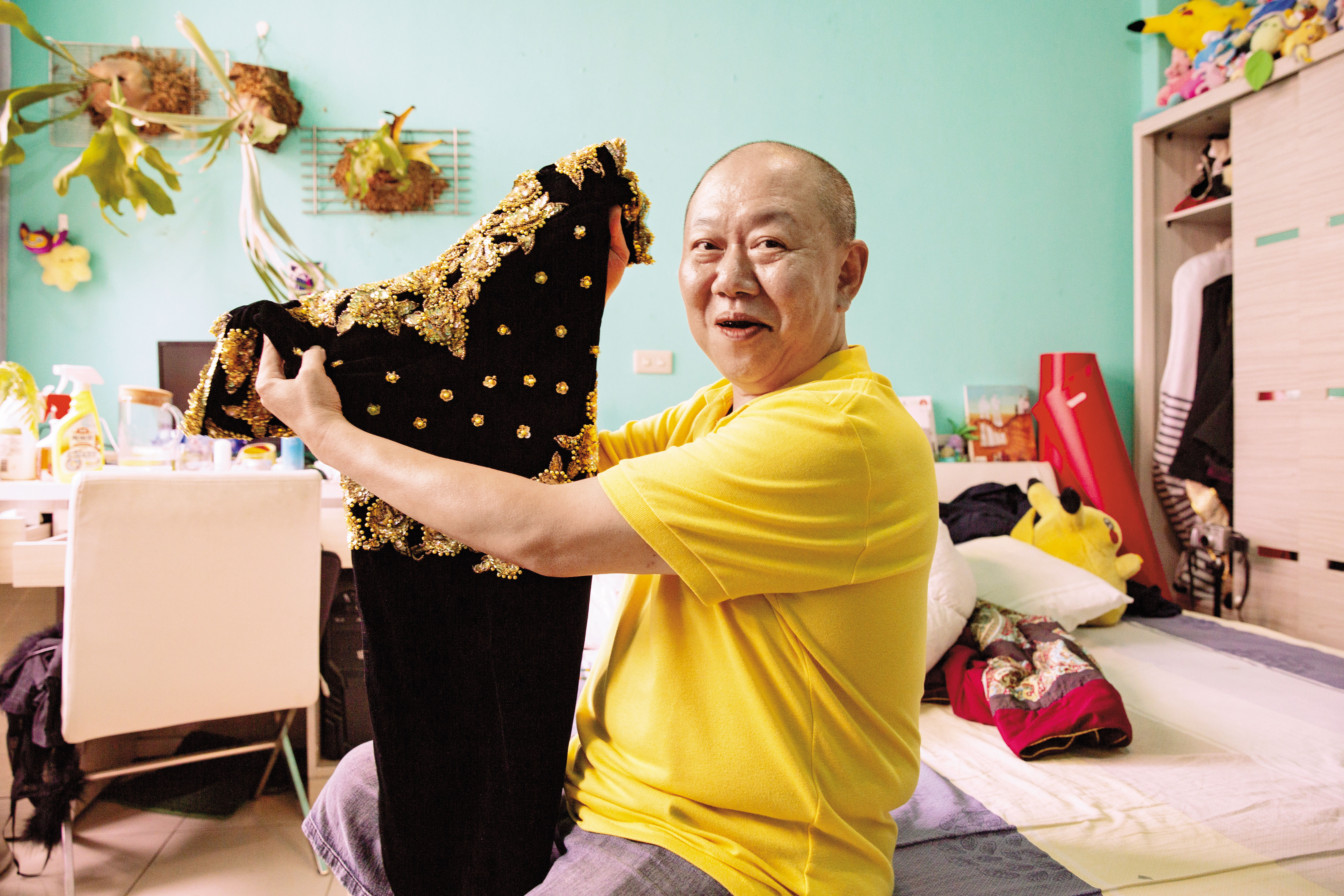 張瑞賓嘴上愛嫌棄兒子扮女裝,但心裡已經接受,還會虧他:「最近很久沒作品吼?」