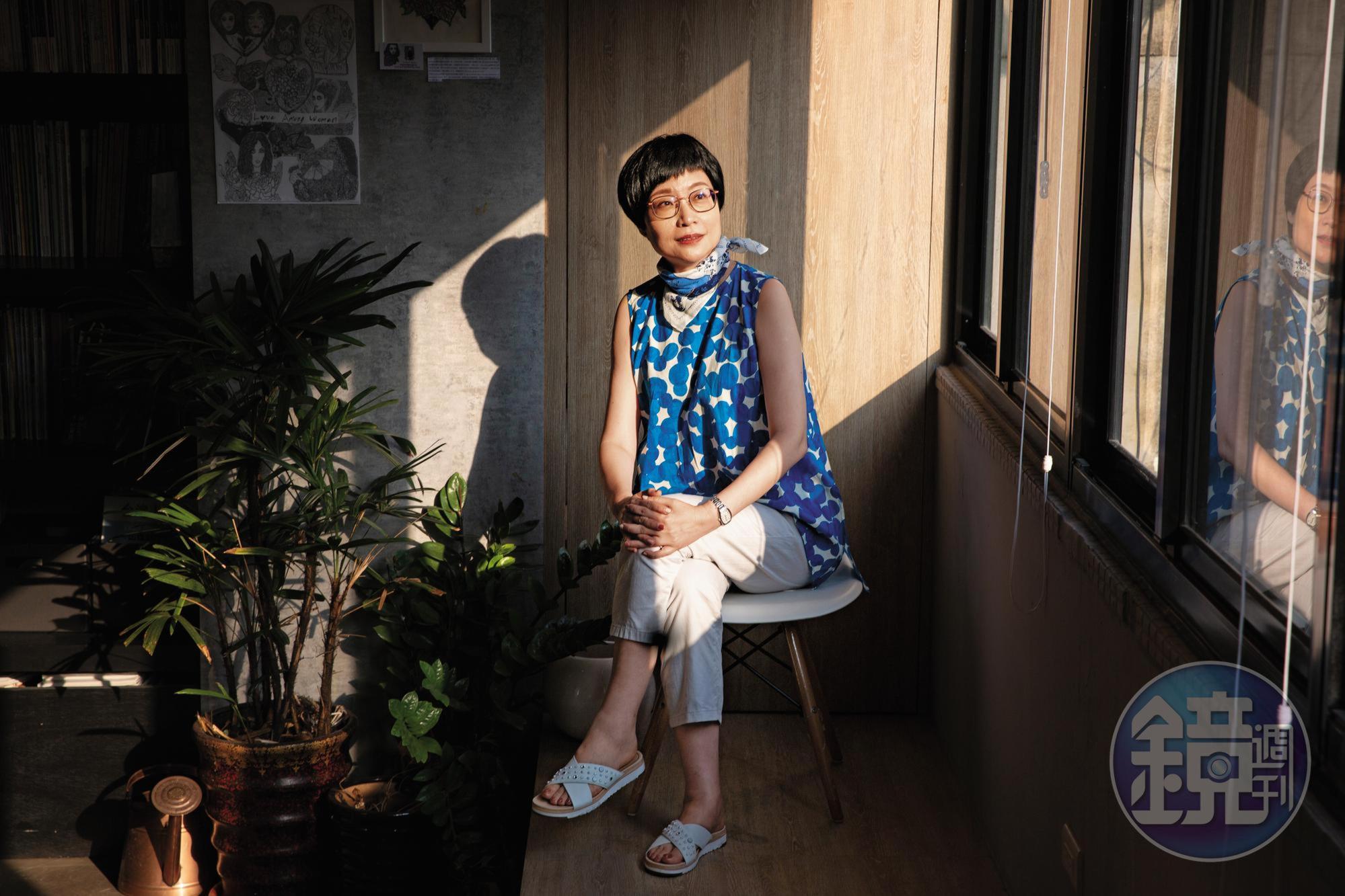 57歲的張曼娟單身,但她說那也意味著獨立自主,「我們都花了太多時間思考等待別人替我們做什麼,但那其實是一種生命的浪費。」