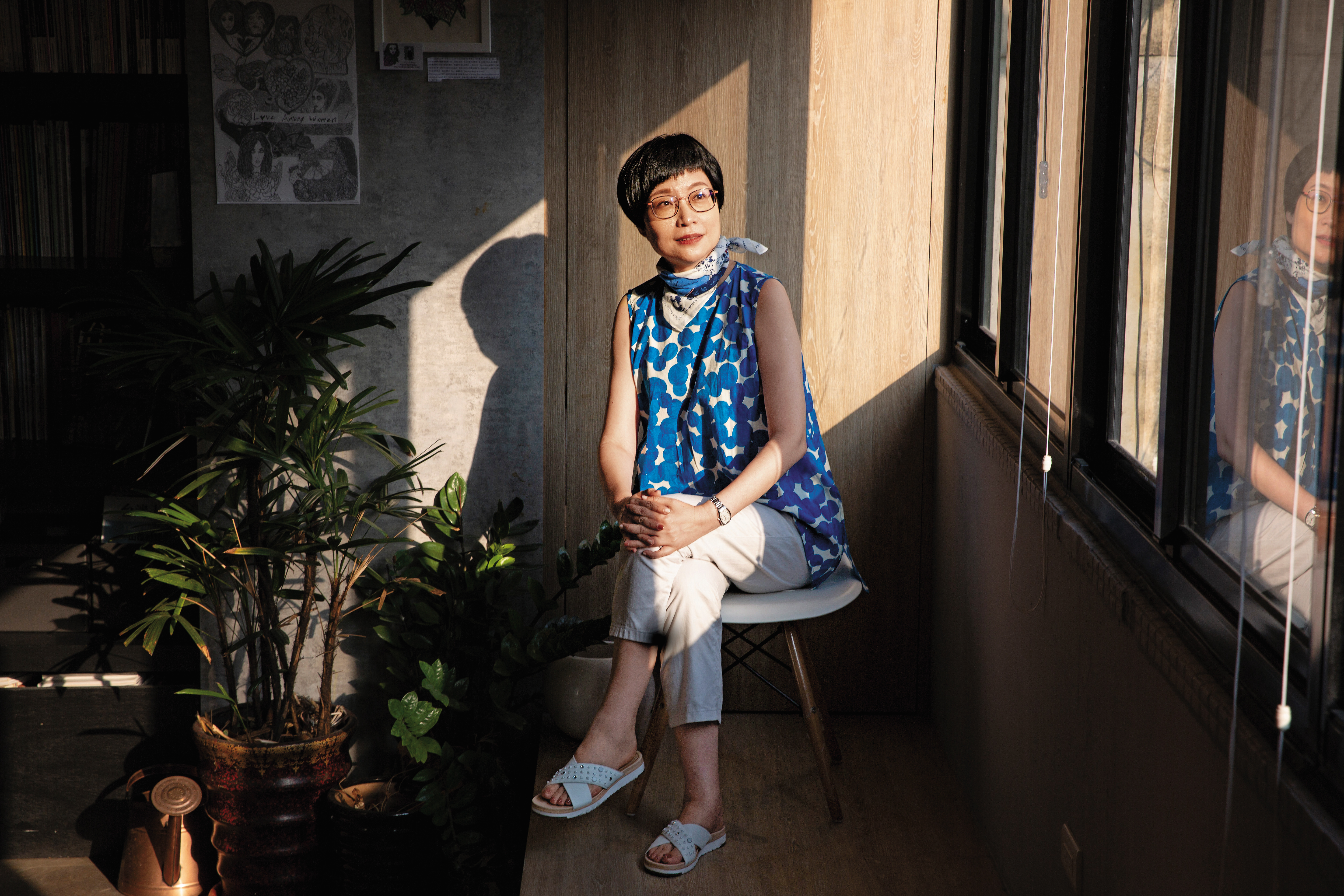 57歲的張曼娟單身，但她說那也意味著獨立自主，「我們都花了太多時間思考等待別人替我們做什麼，但那其實是一種生命的浪費。」