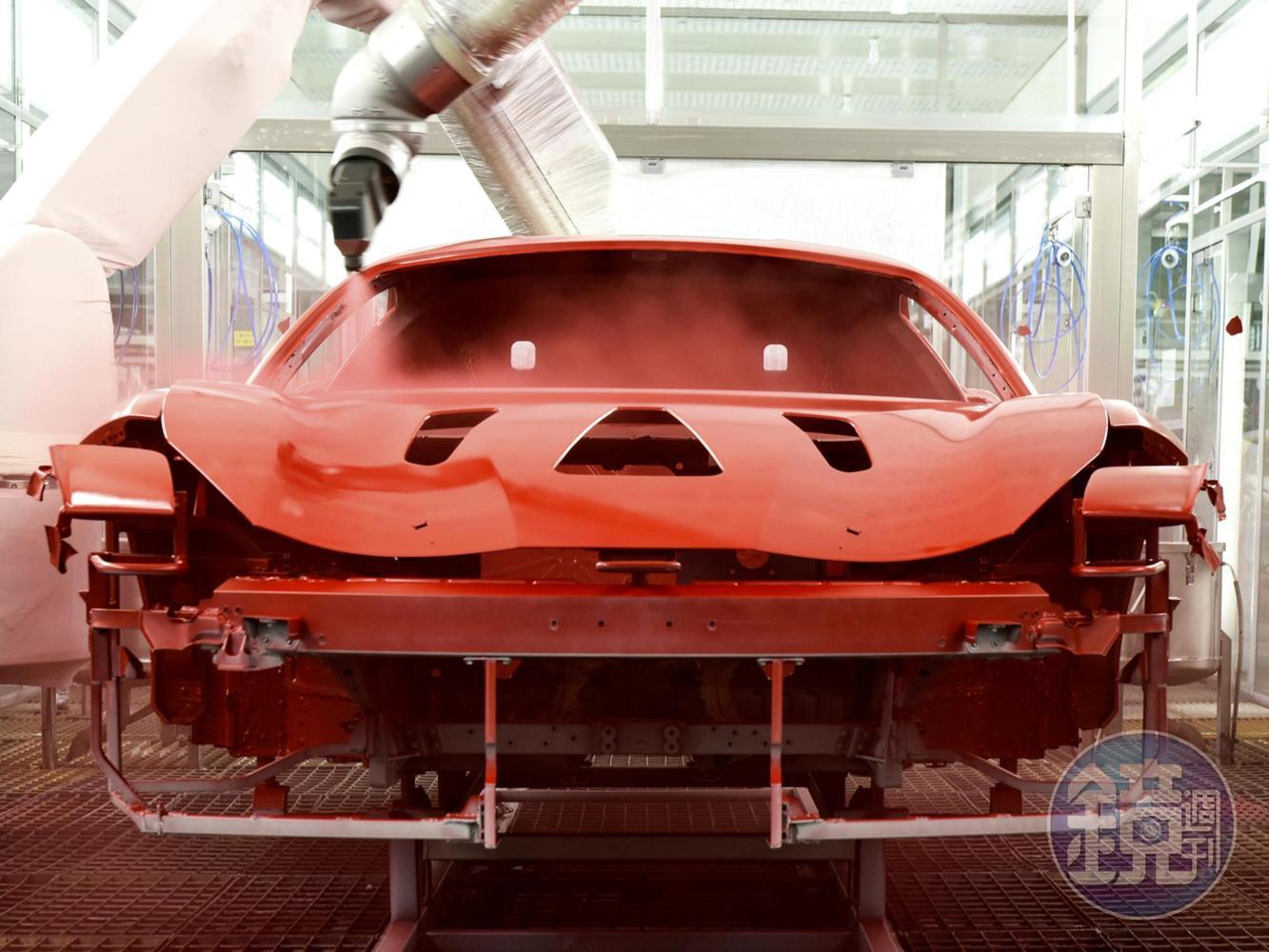 FERRARI研發出一款創新性的低溫烤漆系統，成為全球第一間採用低固化透明塗層技術的汽車製造商。