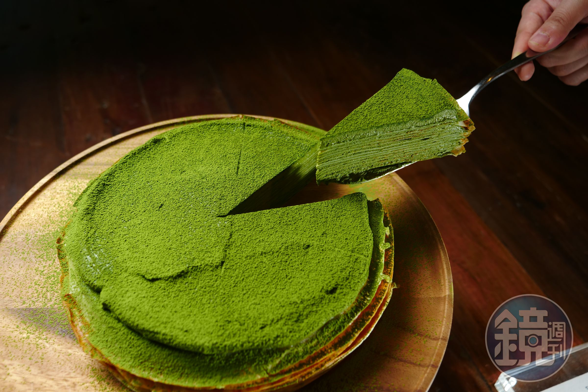 「抹茶千層蛋糕」的輕薄蛋皮夾入抹茶卡士達醬，入口香氣湧現。（160元／片）