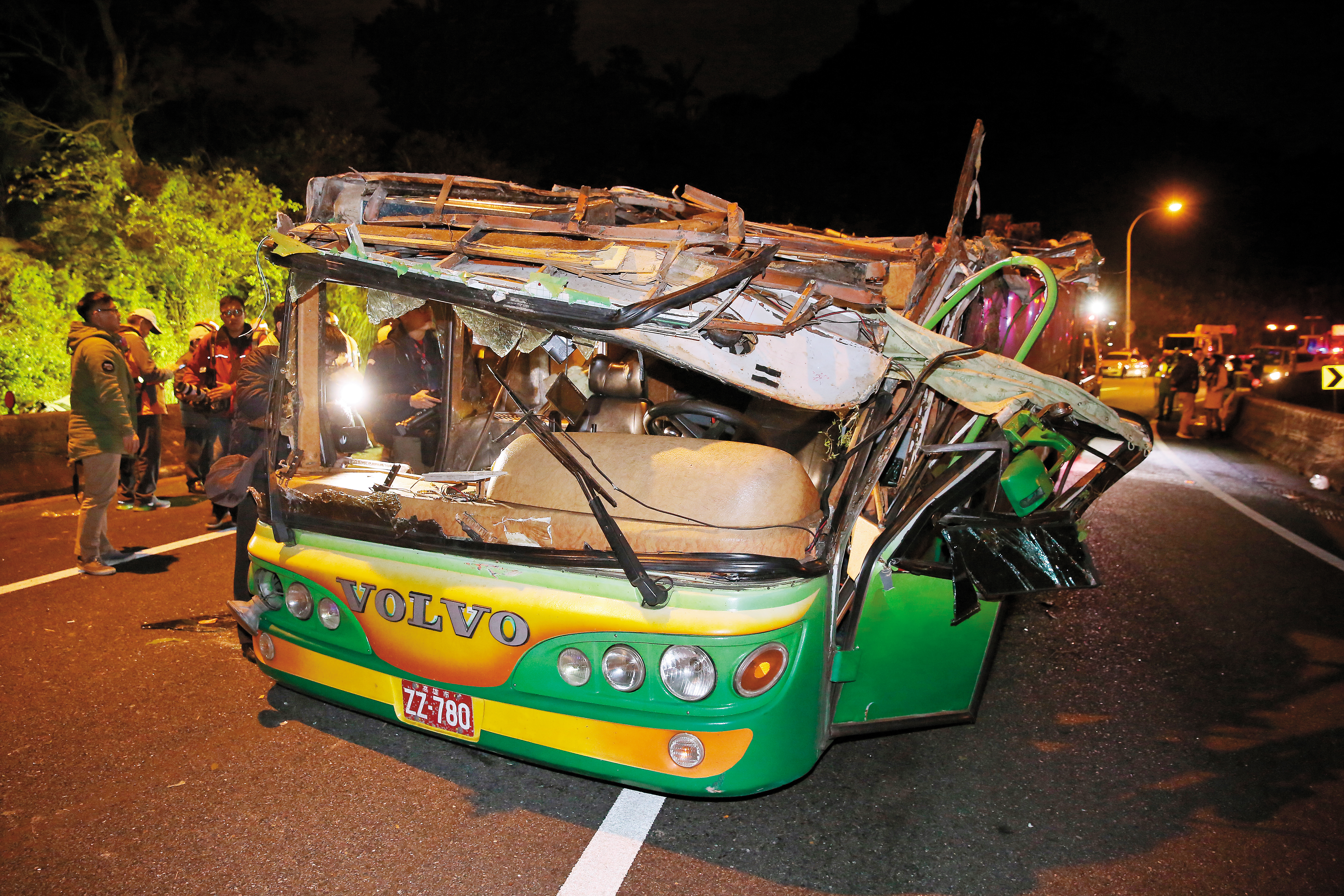 友力公司靠行的遊覽車在國道翻覆，造成33人死亡慘劇。