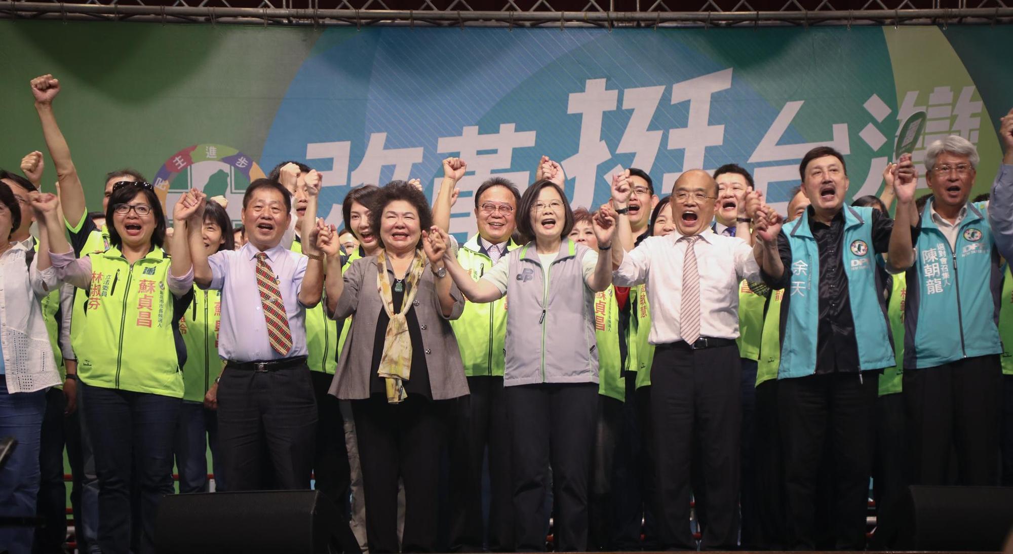 蔡英文、陳菊一天內二度合體,為蘇貞昌造勢。(民進黨提供)