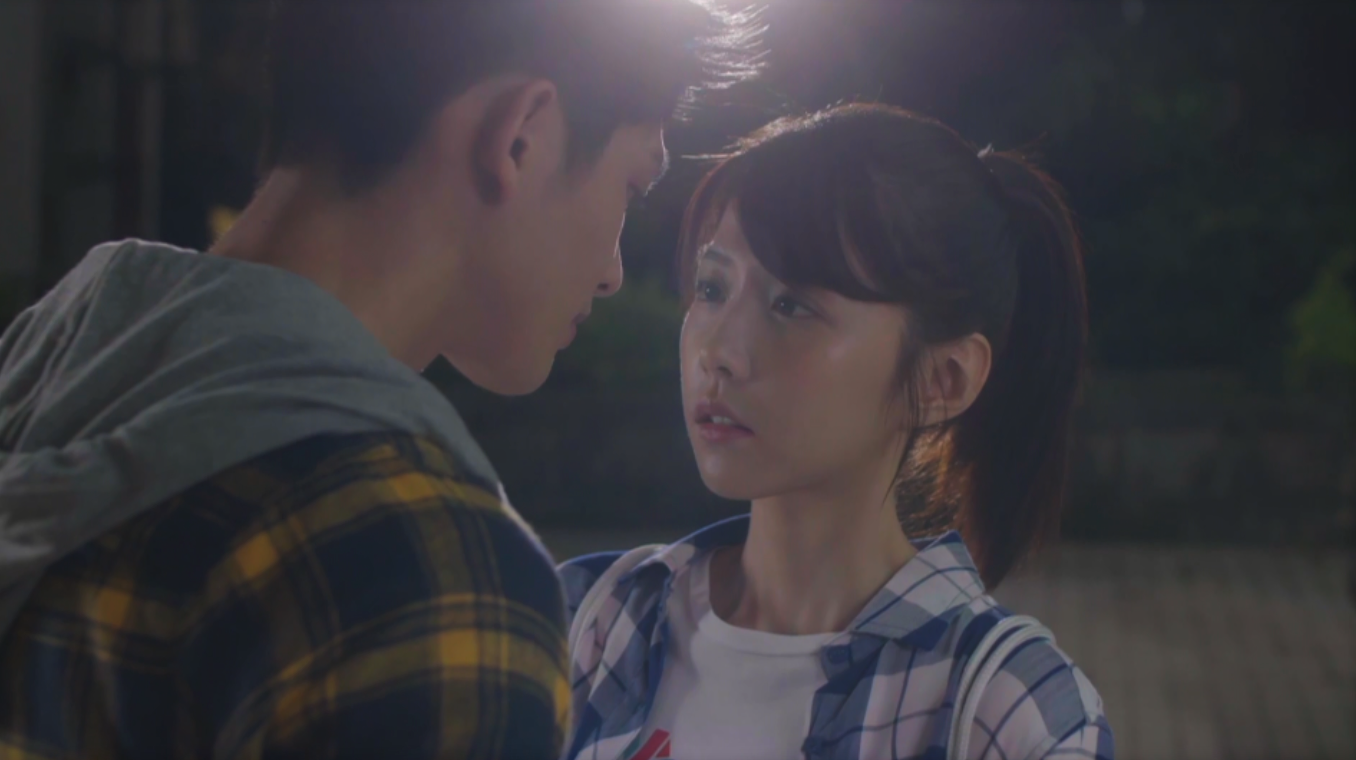 邵雨薇拍攝索吻戲時，反而主動大方一點都不緊張。（東森提供）