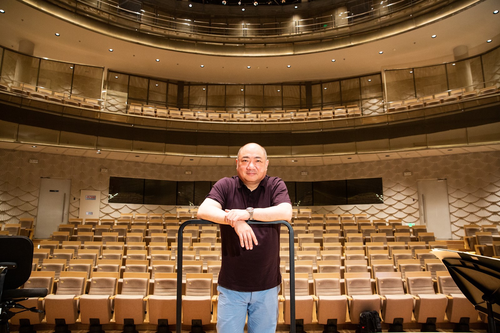 許忠將率領蘇州交響樂團登台表演，詮釋他擅長的法國浪漫派音樂家的作品。