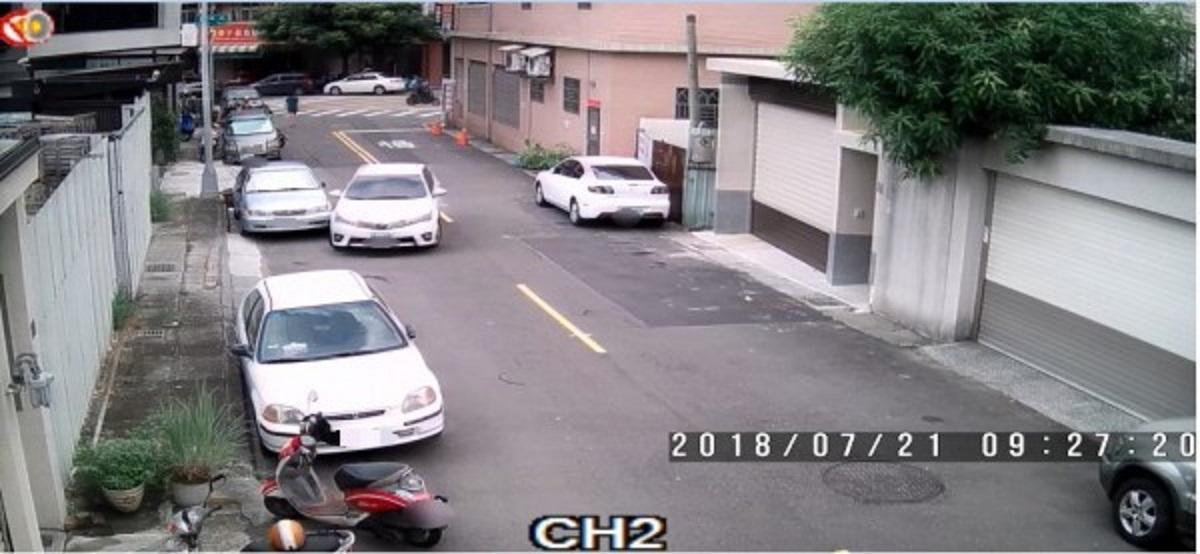 陳男調閱店家監視器找出邱男自小客。（警方提供）