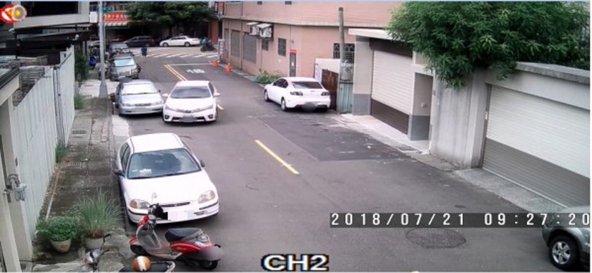 陳男調閱店家監視器找出邱男自小客。（警方提供）