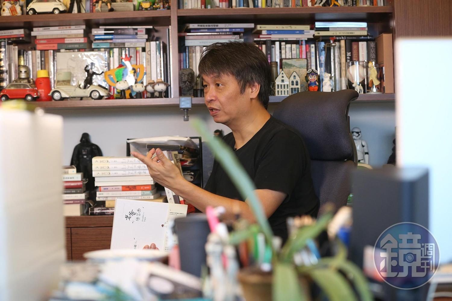 小莊認為文字跟圖像可以溝通的東西不同，都不能偏廢。
