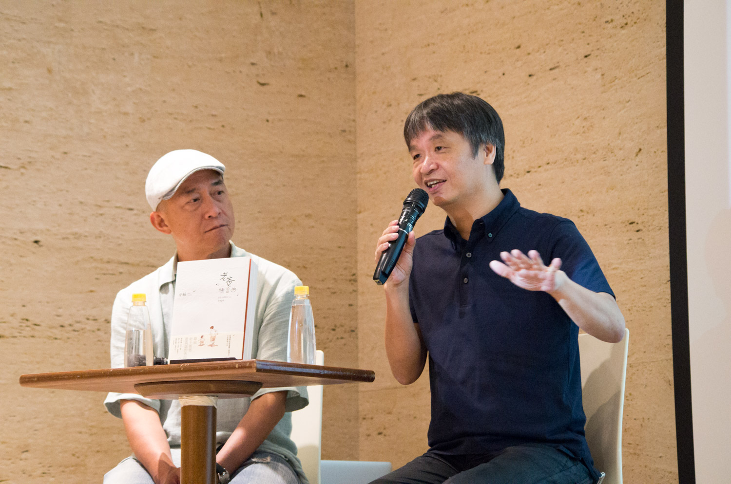 小莊與黃健和都認為發展個人風格很重要，但也要被讀者認同。（周文凱攝）