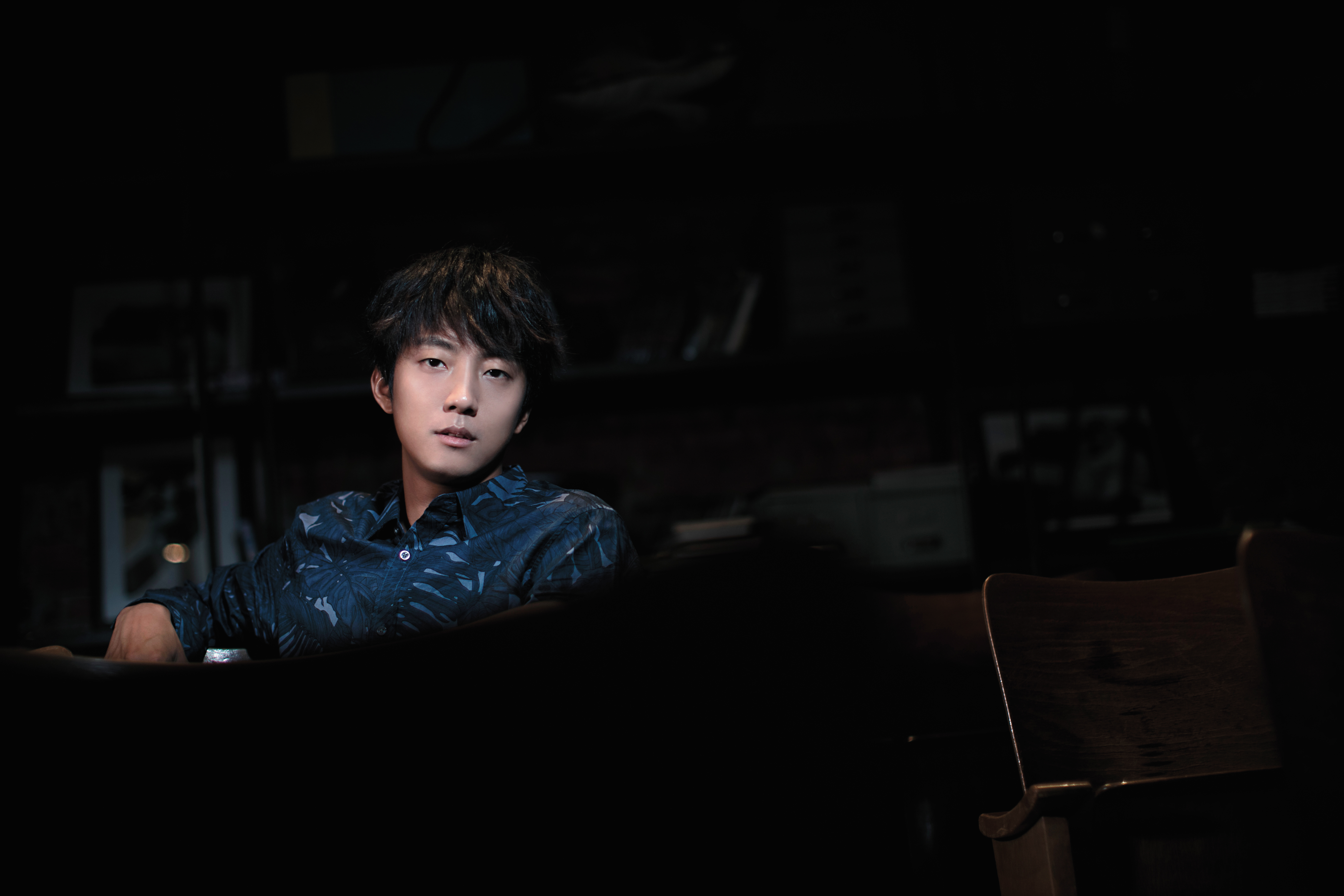 前兩年，許書豪曾經被金曲獎拒於門外。「這個獎不知道它傷到我。獎是無辜的，但我真的被它傷得很深，就期待太高，覺得以前太天真了。」